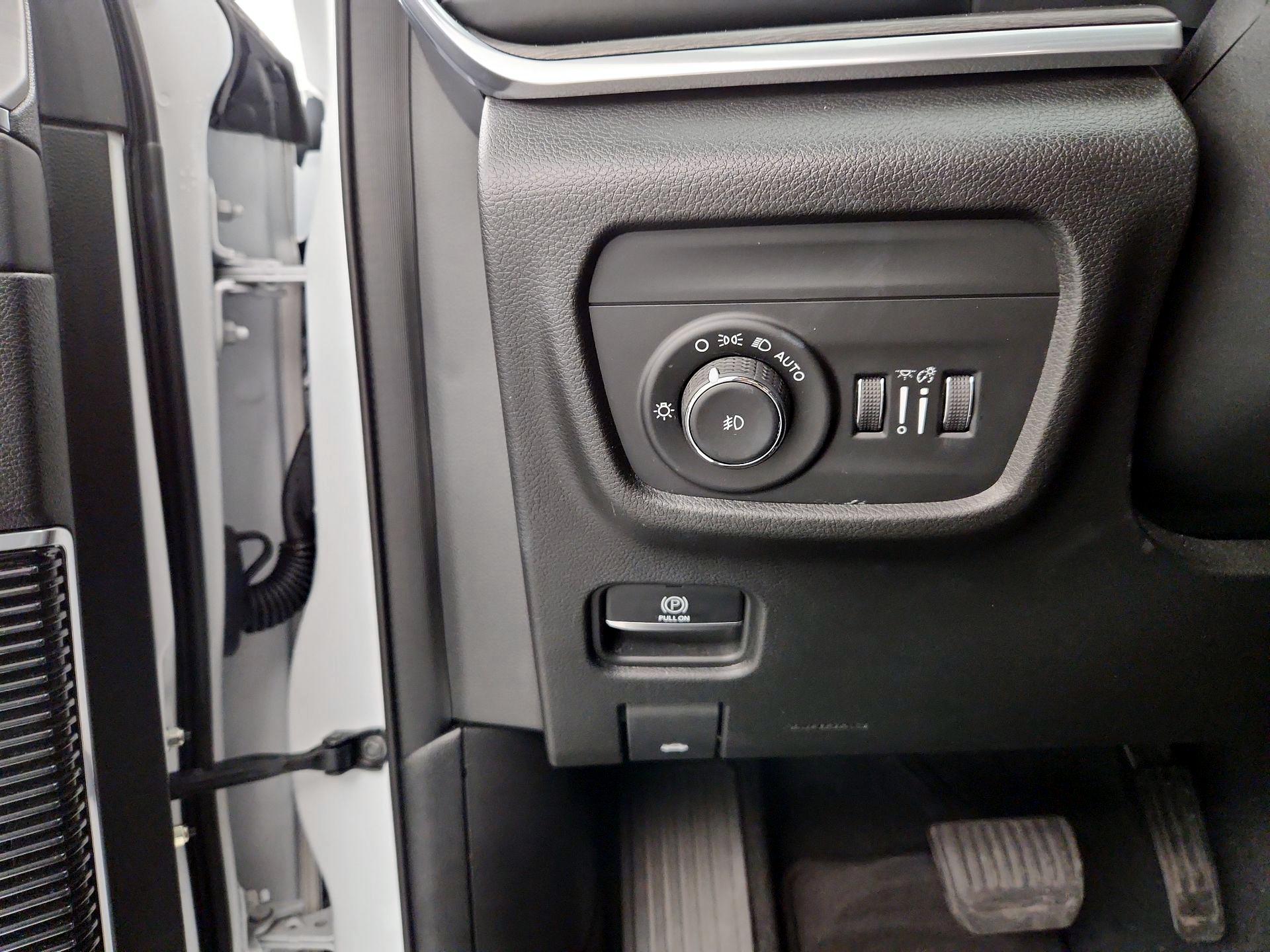 Thumbnail: 2022 Jeep Grand Cherokee - 13