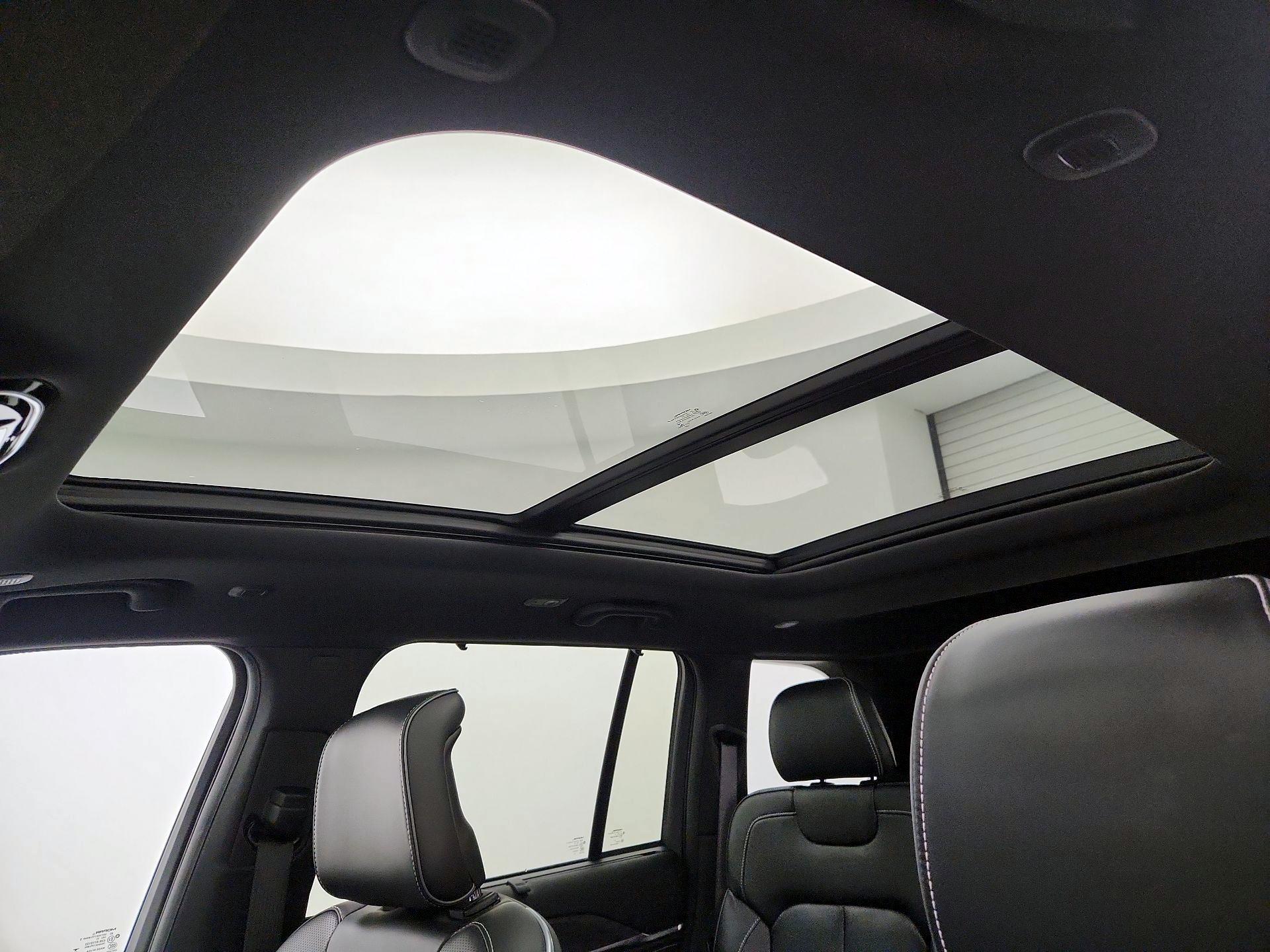 Thumbnail: 2022 Jeep Grand Cherokee - 19