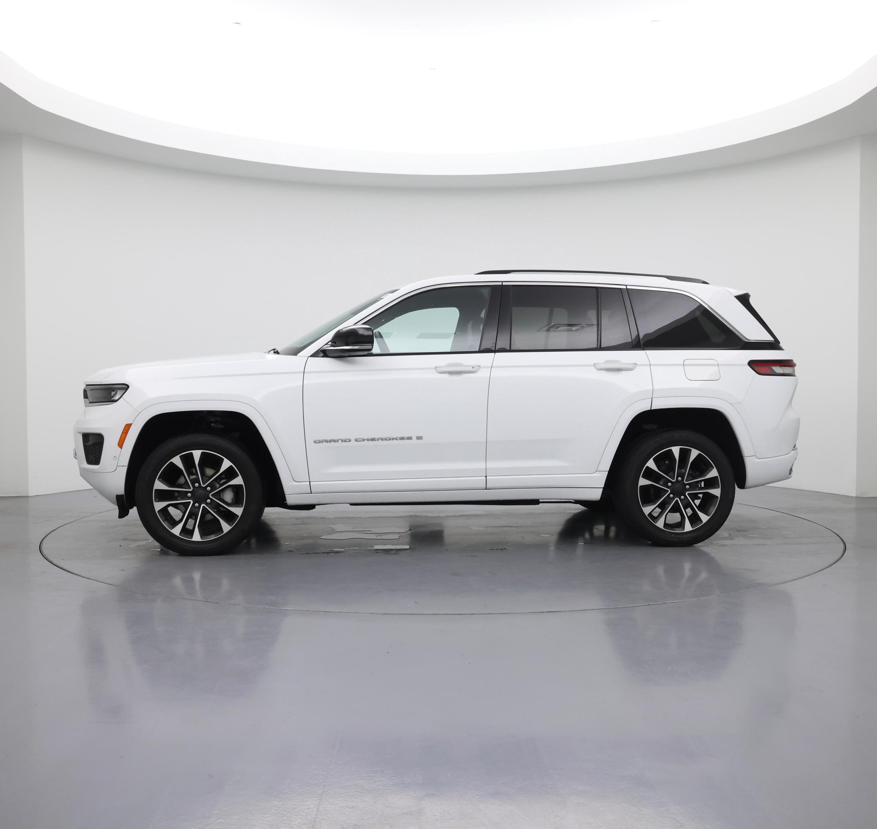 Thumbnail: 2022 Jeep Grand Cherokee - 3