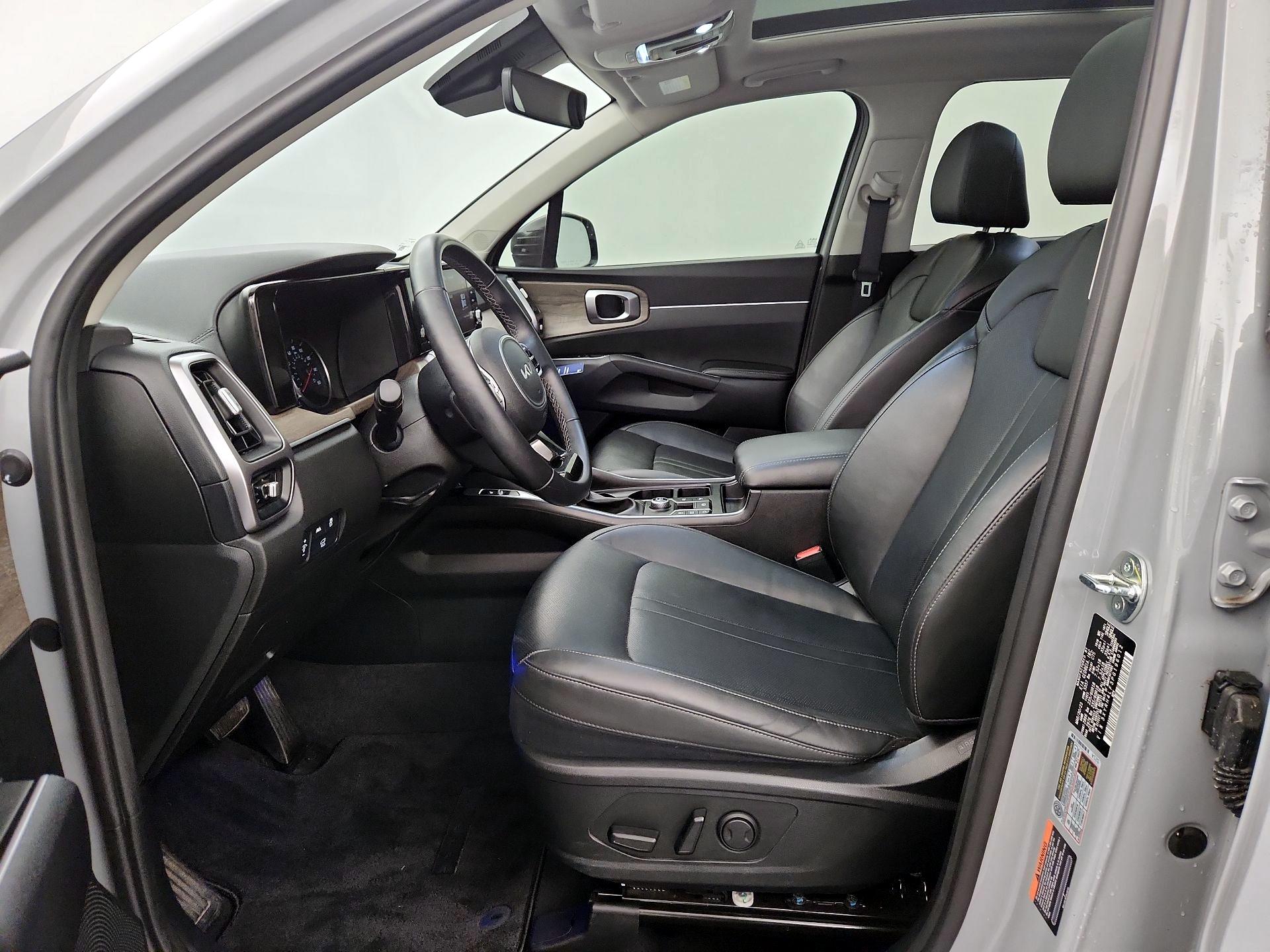 Thumbnail: 2023 Kia Sorento - 11