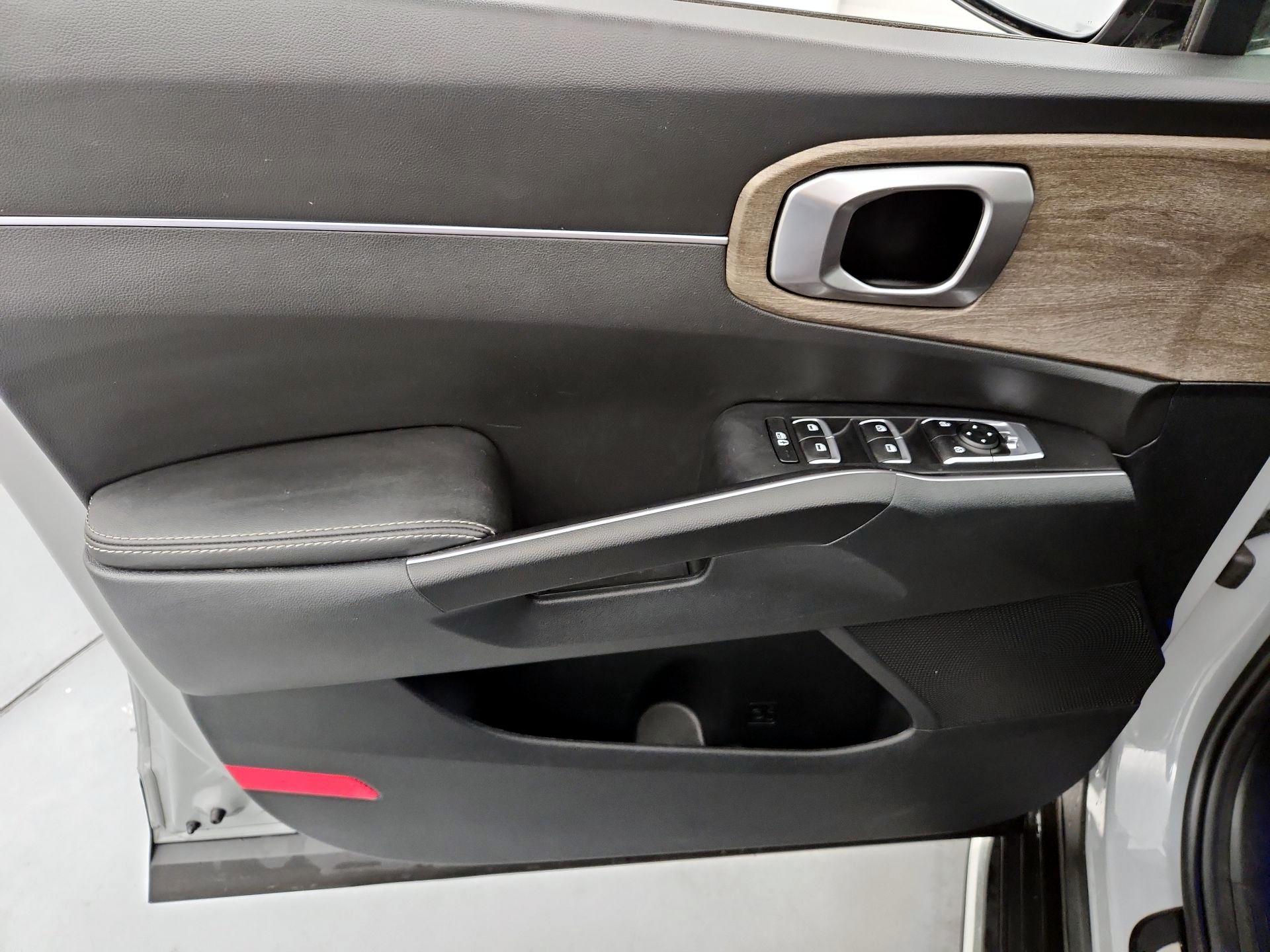 Thumbnail: 2023 Kia Sorento - 12