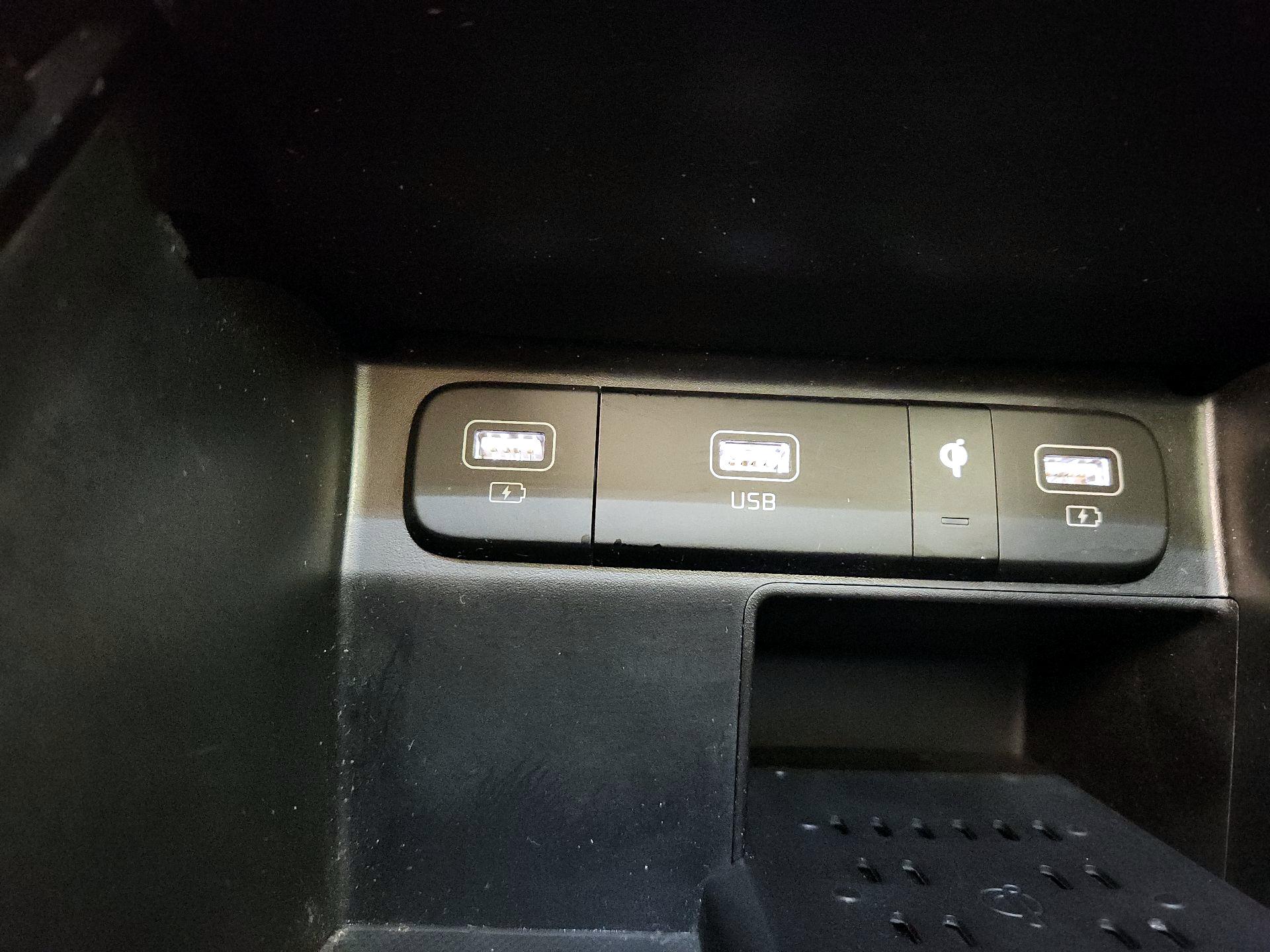 Thumbnail: 2023 Kia Sorento - 18