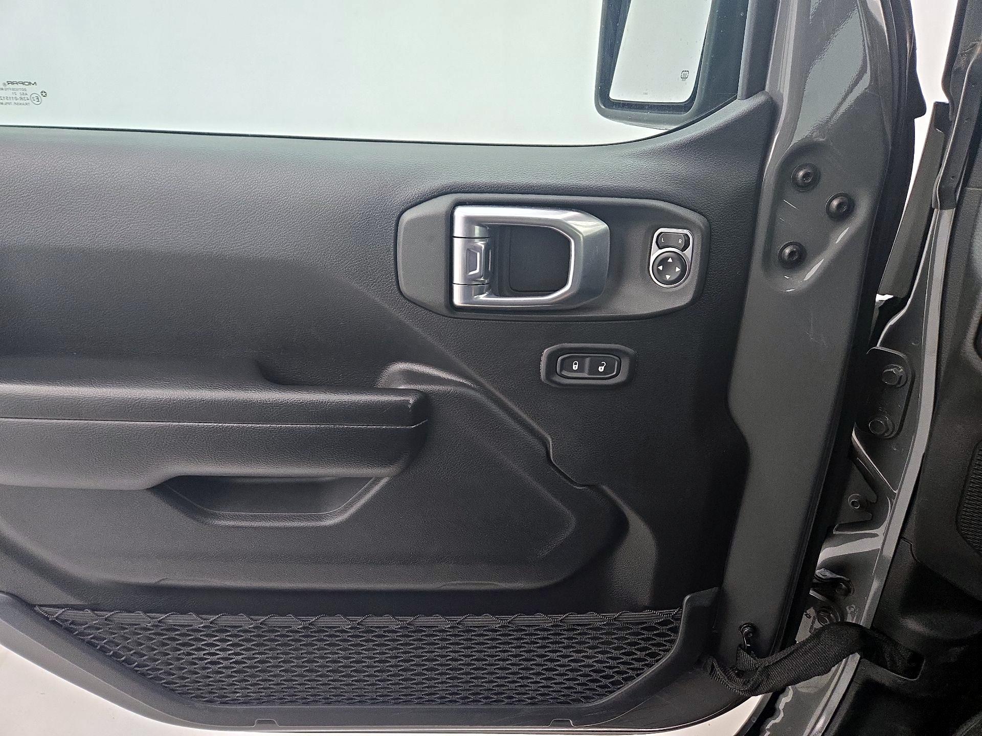 Thumbnail: 2021 Jeep Gladiator - 12