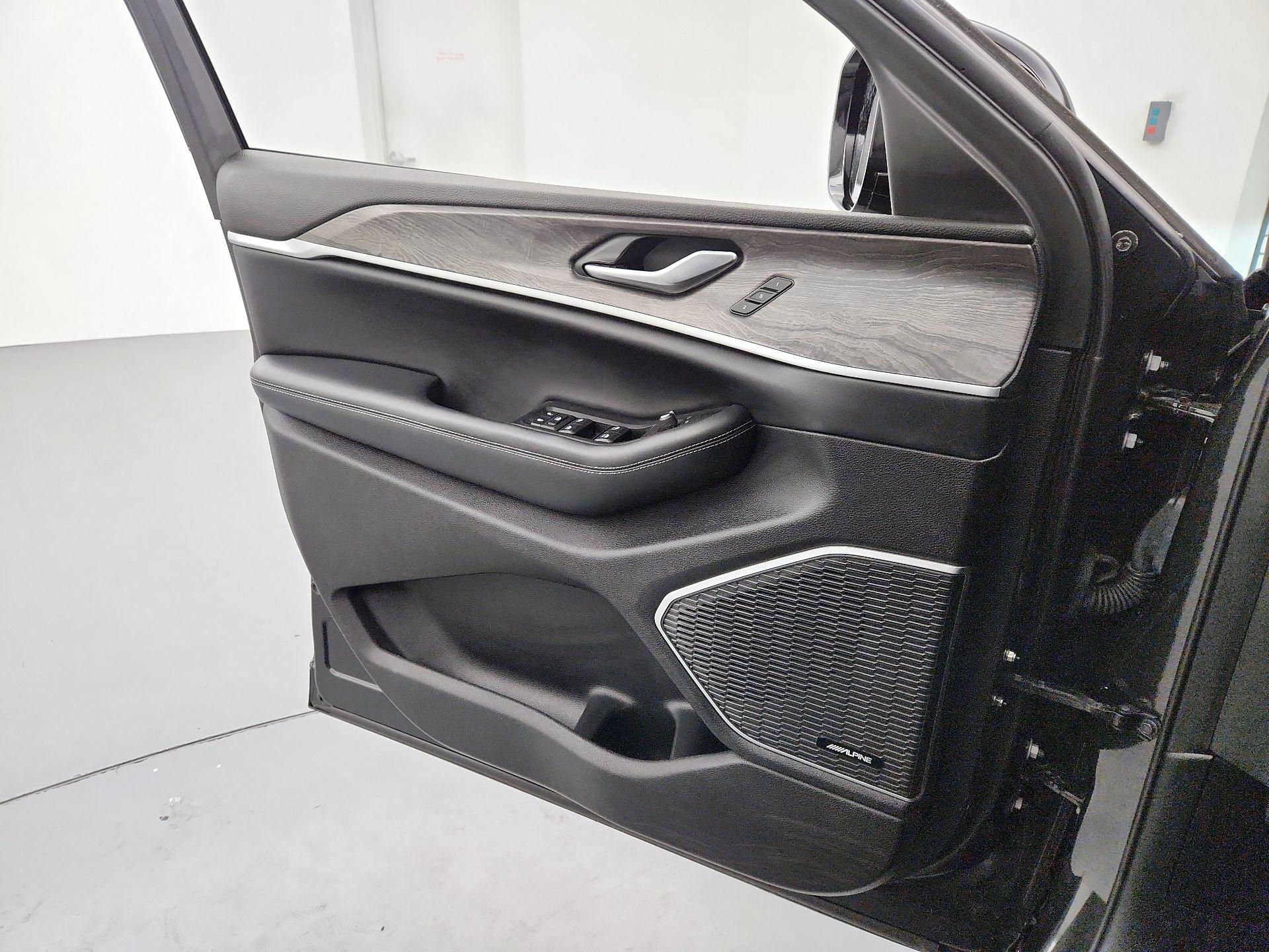 Thumbnail: 2022 Jeep Grand Cherokee L - 12