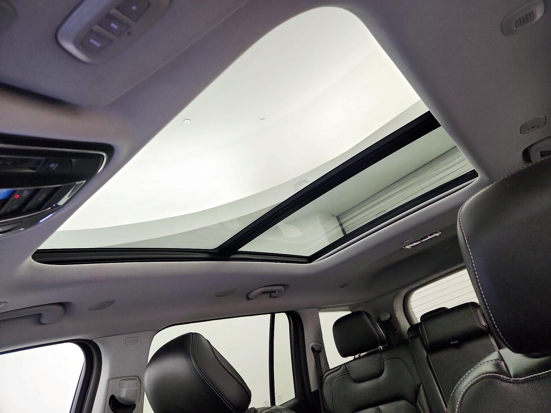 Thumbnail: 2022 Jeep Grand Cherokee L - 20