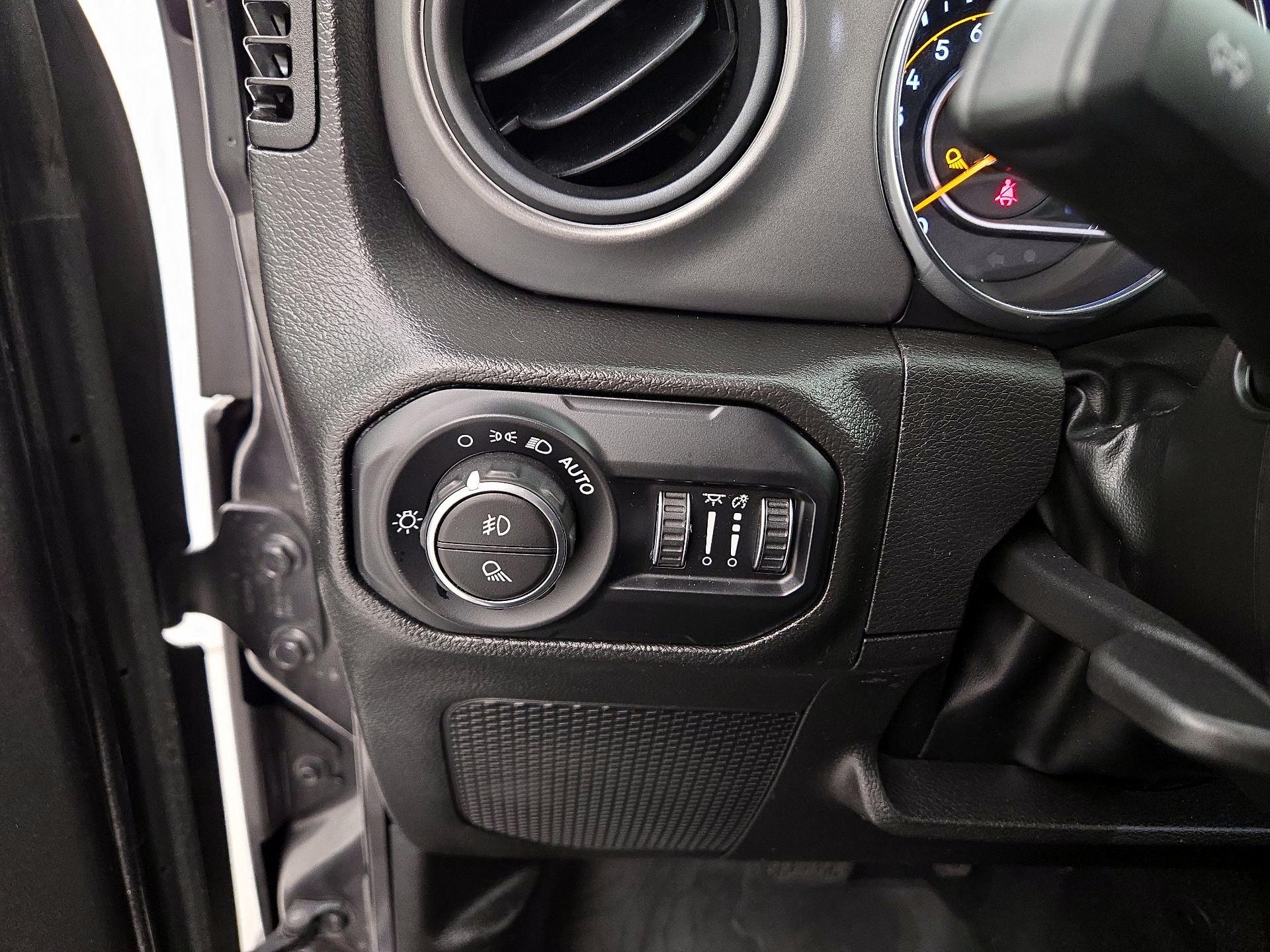 Thumbnail: 2022 Jeep Gladiator - 13