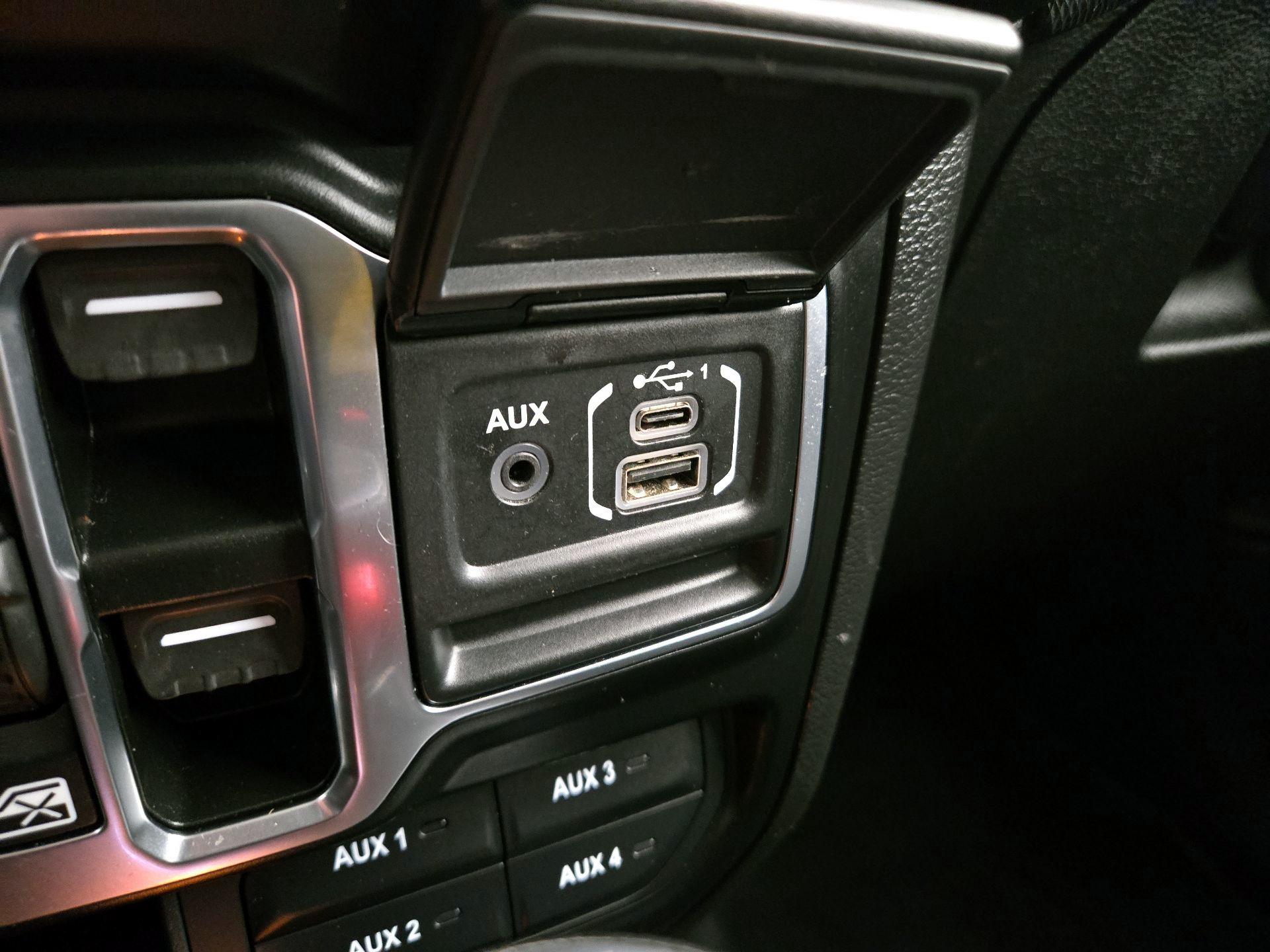 Thumbnail: 2022 Jeep Gladiator - 19