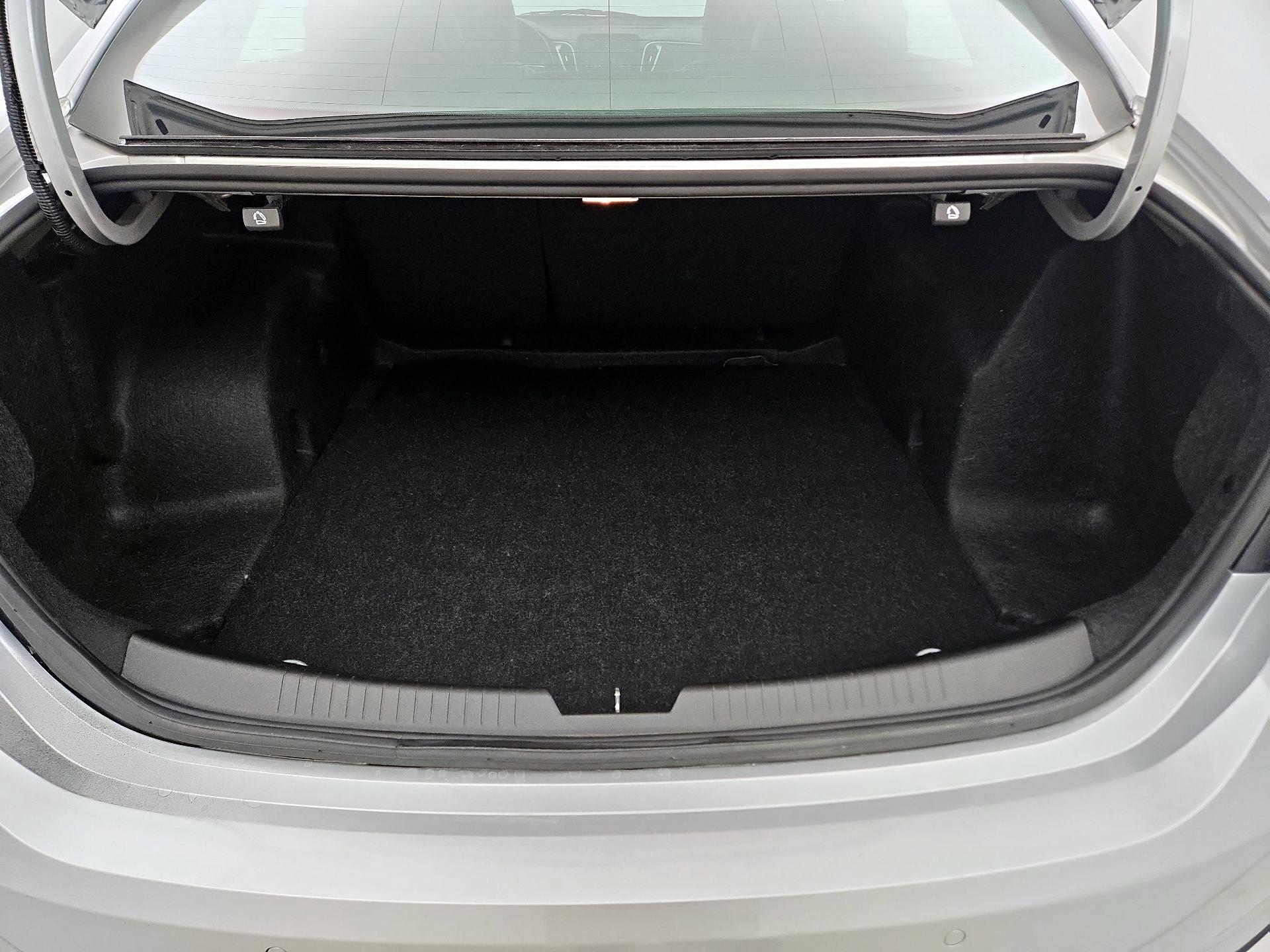 Thumbnail: 2021 Chevrolet Malibu - 20