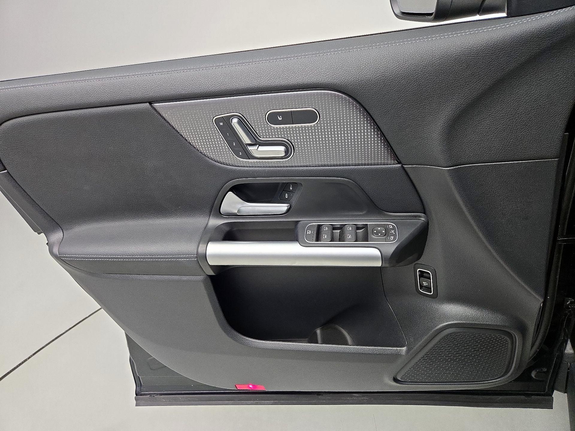 Thumbnail: 2023 Mercedes-Benz GLA - 12