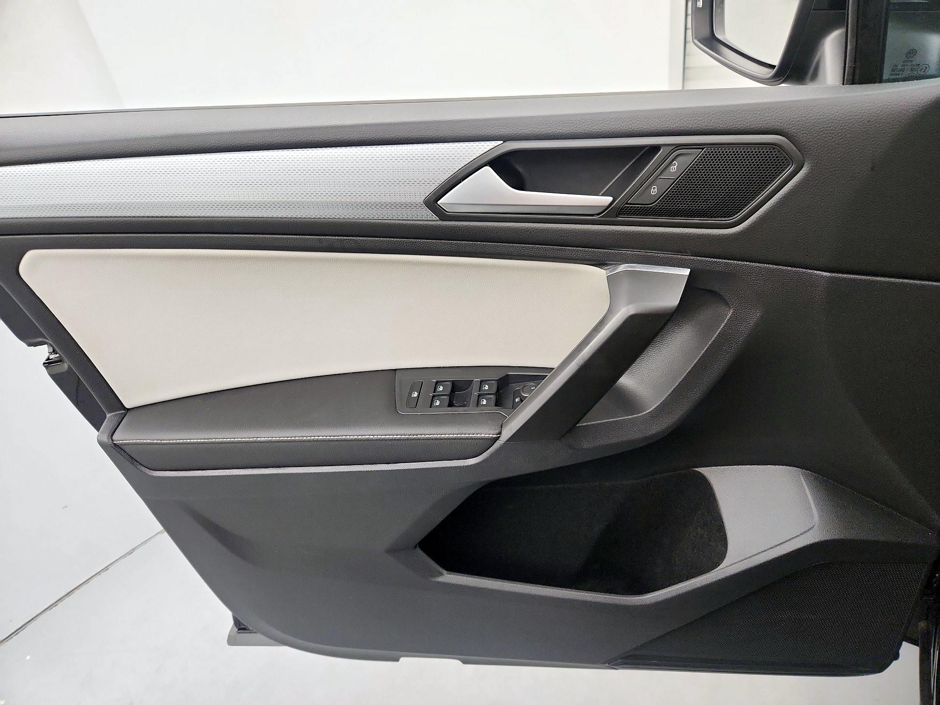 Thumbnail: 2022 Volkswagen Tiguan - 12