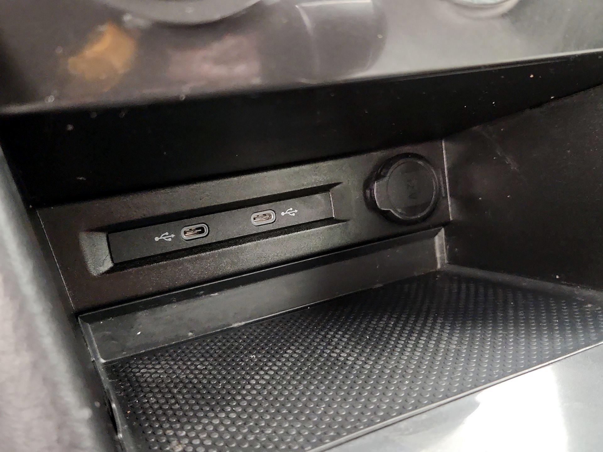 Thumbnail: 2022 Volkswagen Tiguan - 18