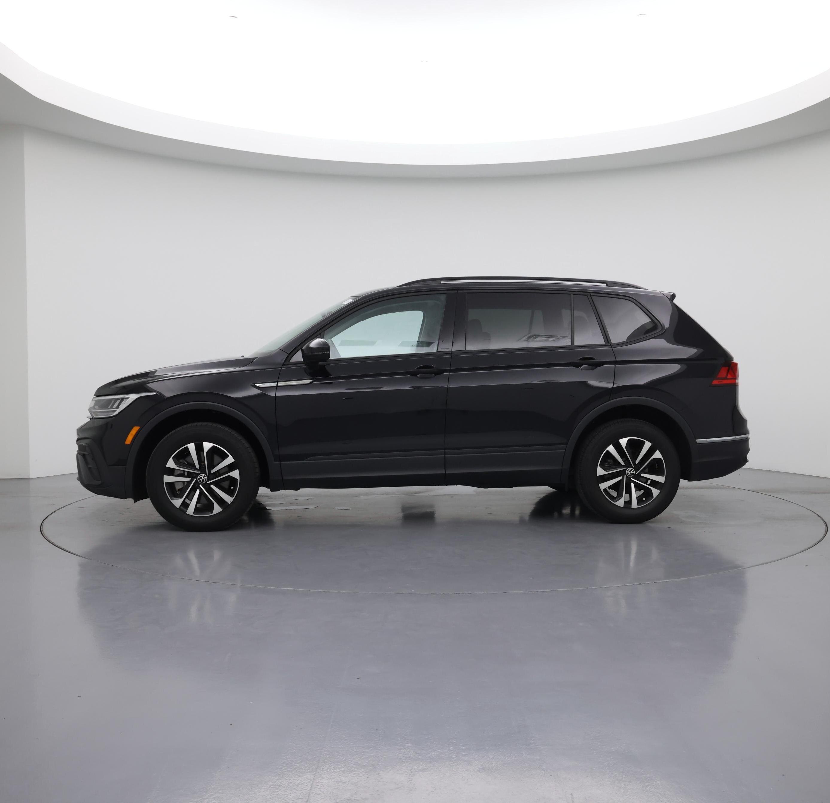 Thumbnail: 2022 Volkswagen Tiguan - 3