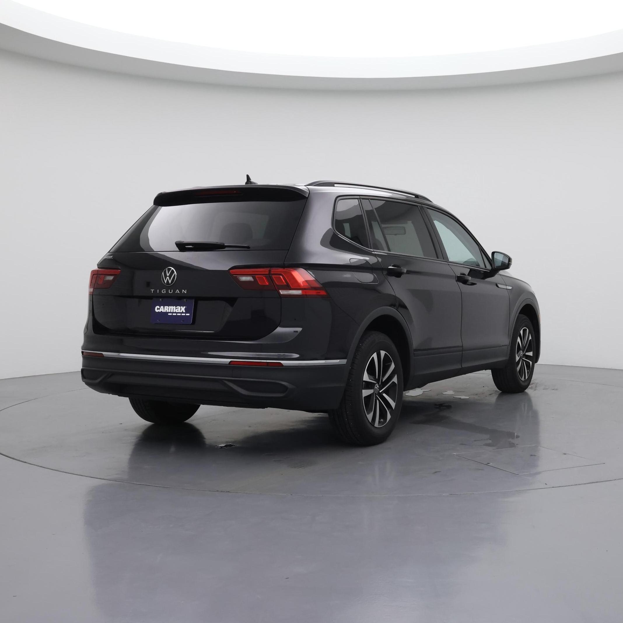 Thumbnail: 2022 Volkswagen Tiguan - 8