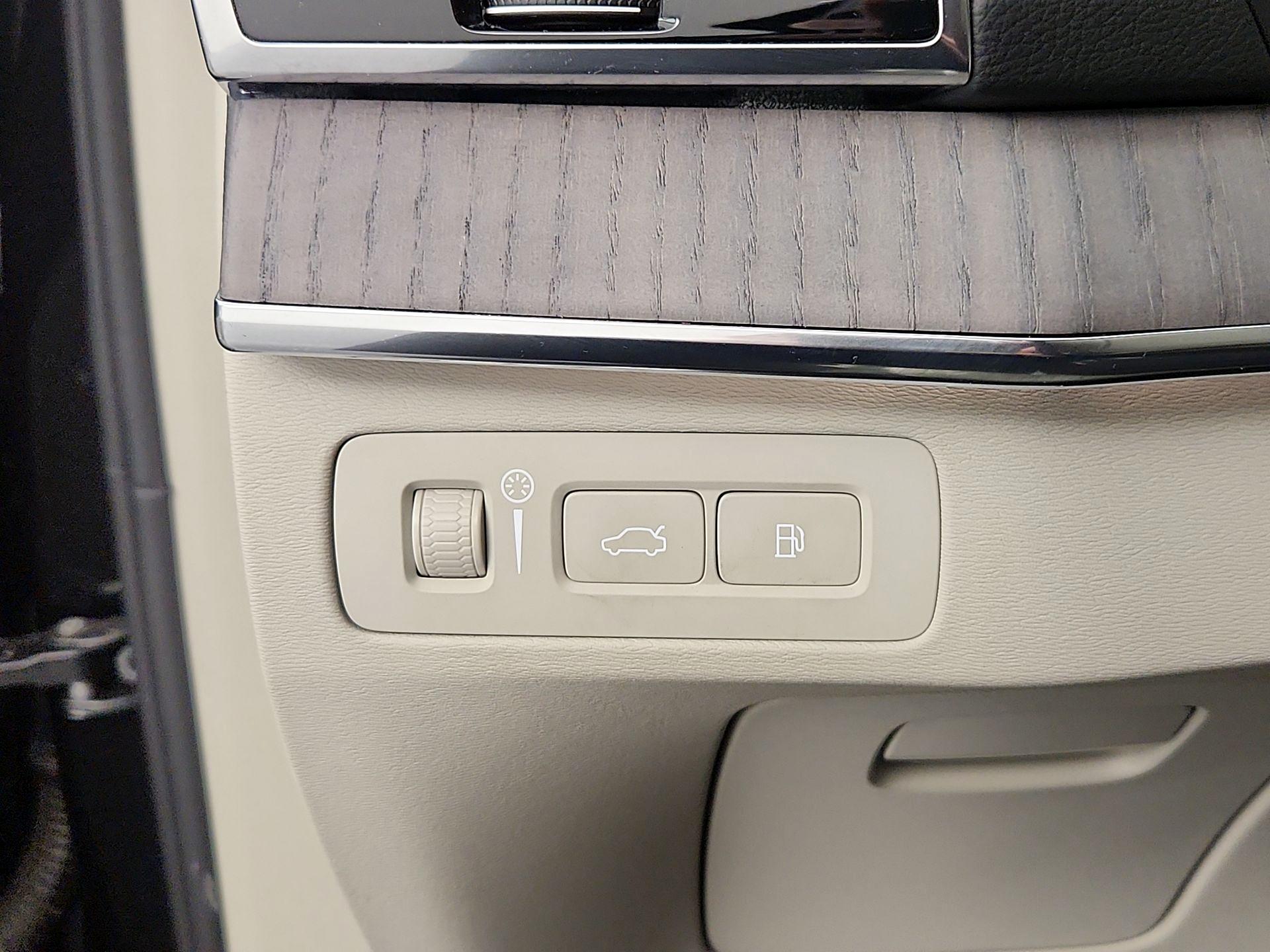 Thumbnail: 2021 Volvo XC90 - 13