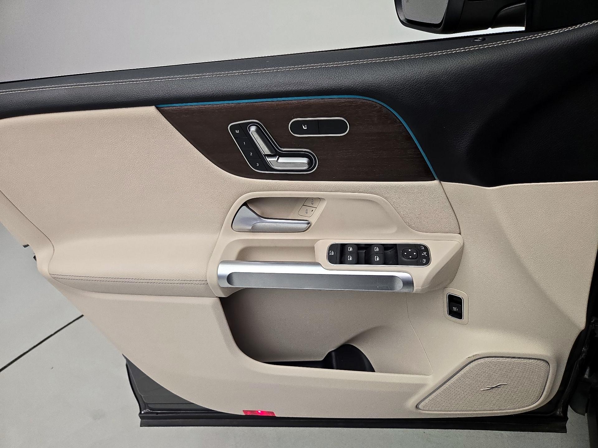 Thumbnail: 2021 Mercedes-Benz GLB - 12