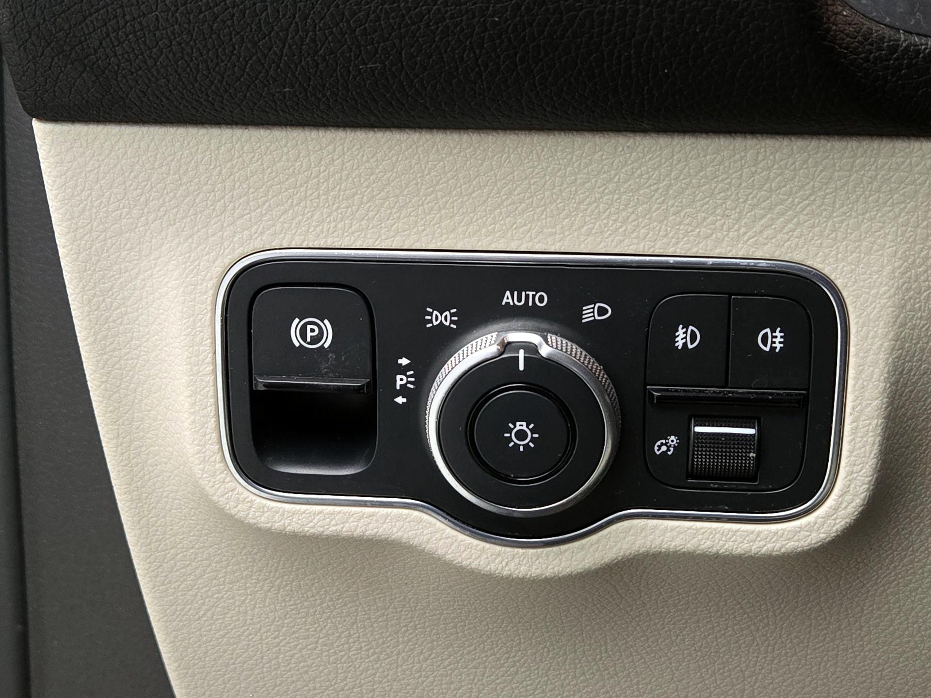 Thumbnail: 2021 Mercedes-Benz GLB - 13