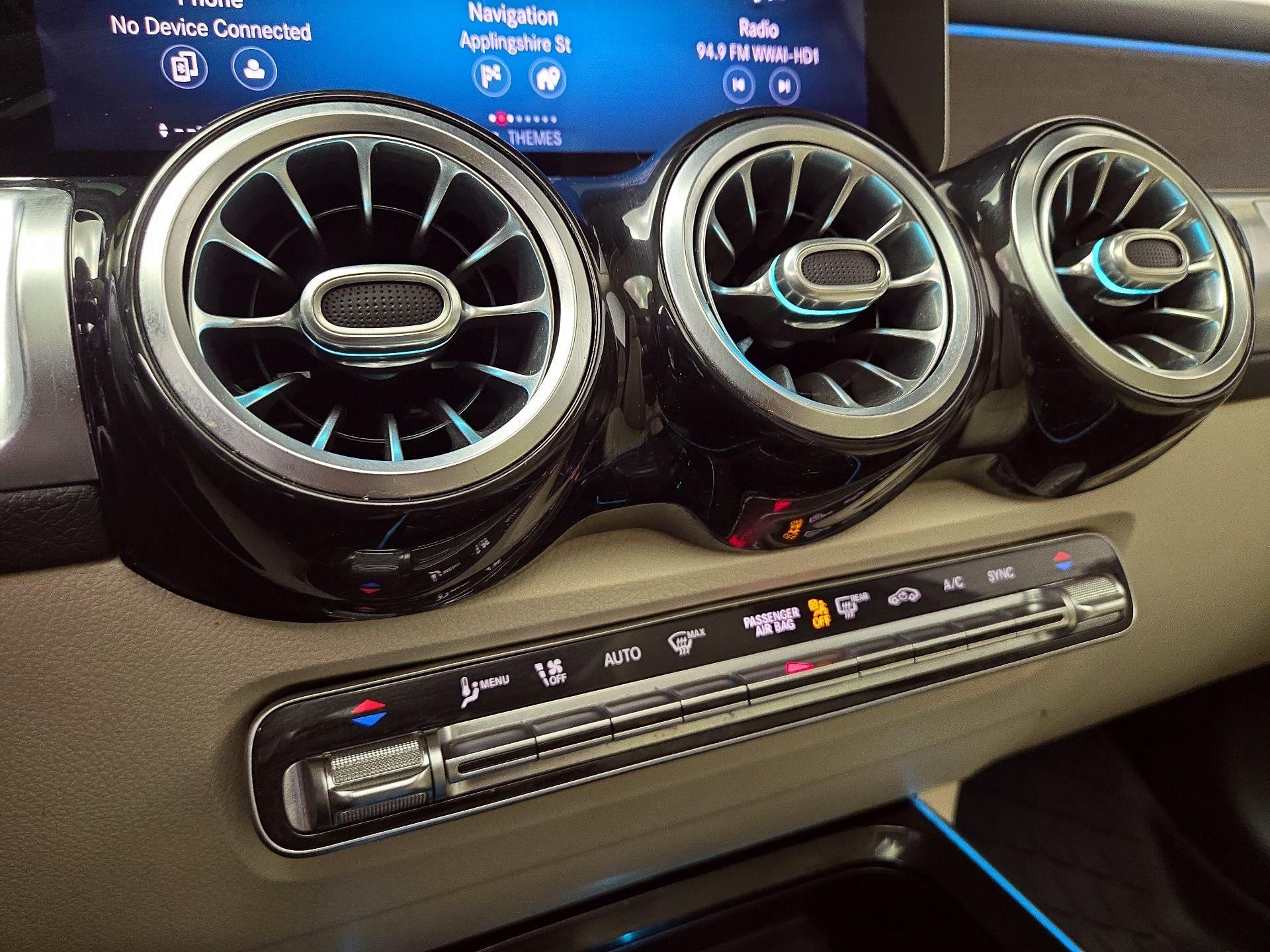 Thumbnail: 2021 Mercedes-Benz GLB - 17