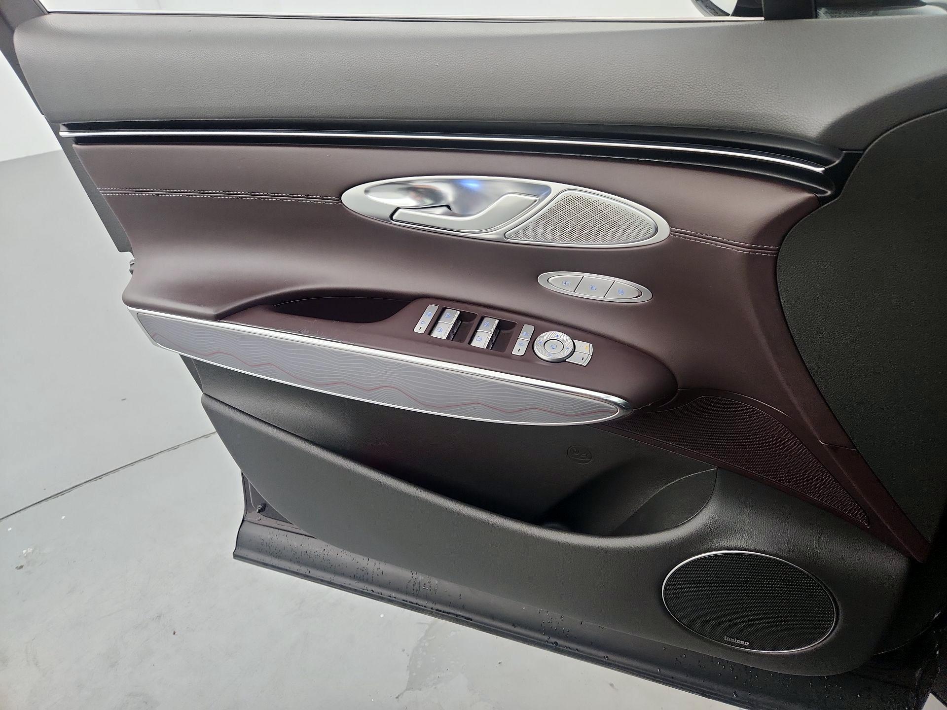 Thumbnail: 2023 Genesis GV70 - 12