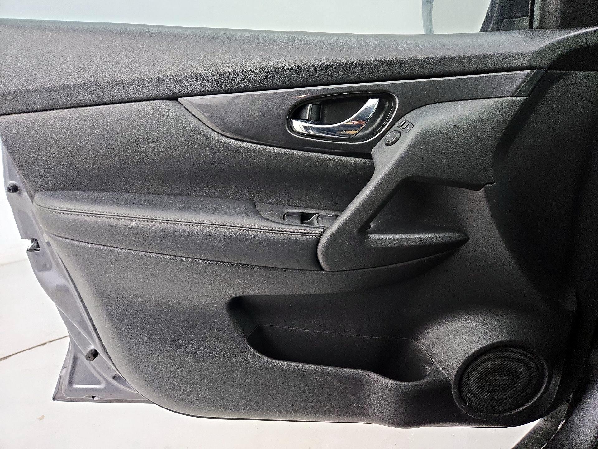 Thumbnail: 2018 Nissan Rogue - 12