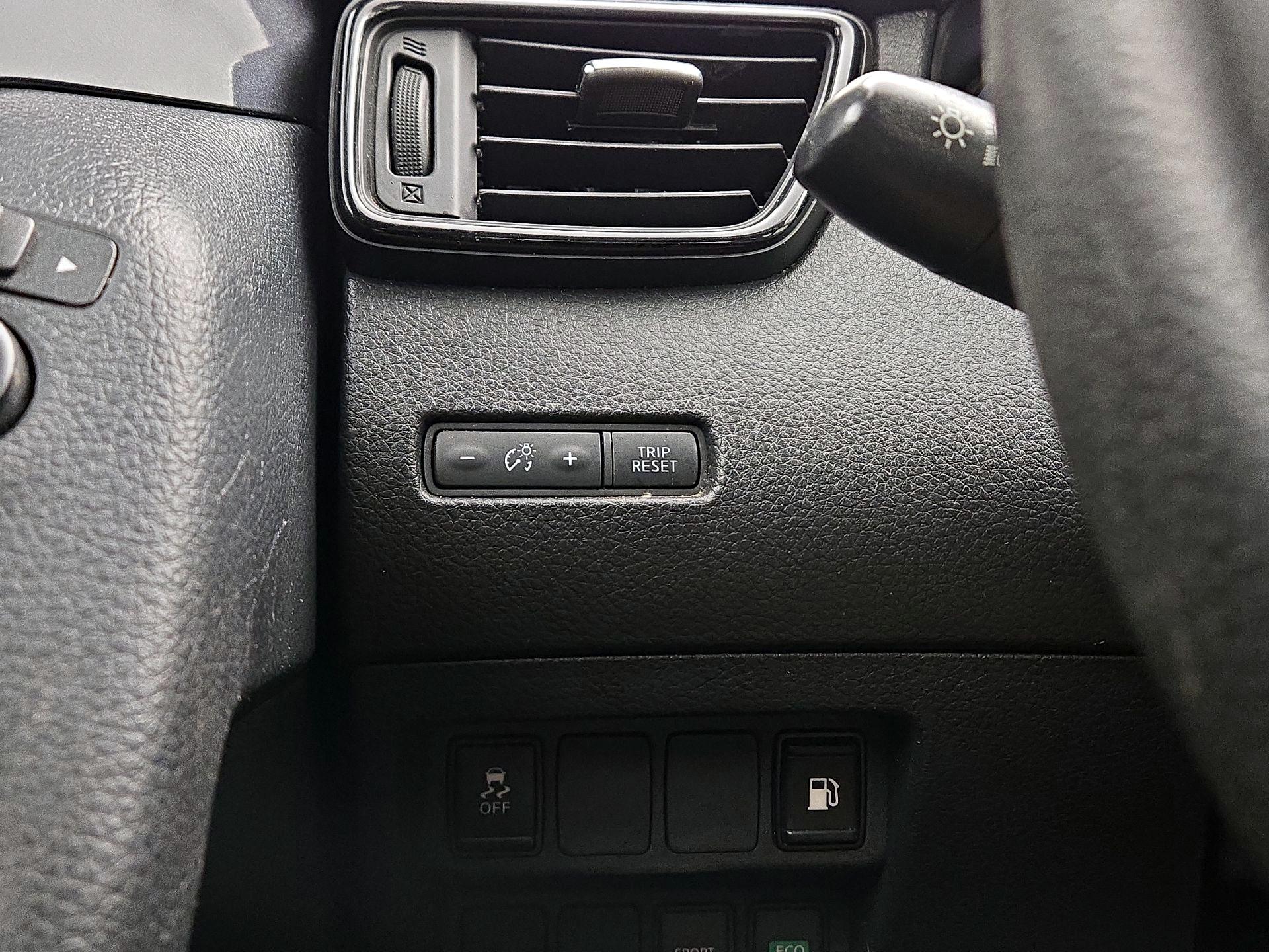 Thumbnail: 2018 Nissan Rogue - 13