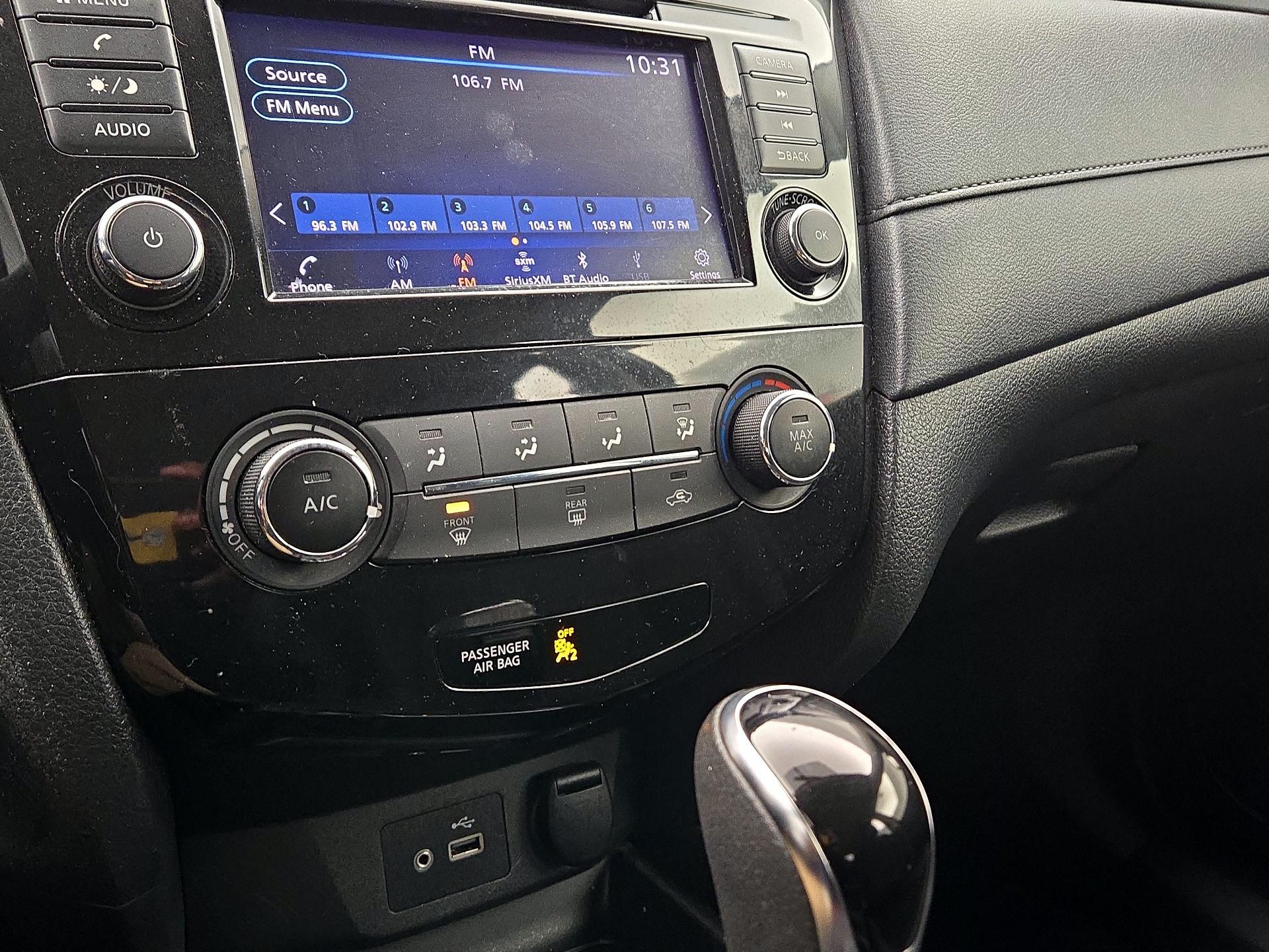 Thumbnail: 2018 Nissan Rogue - 16