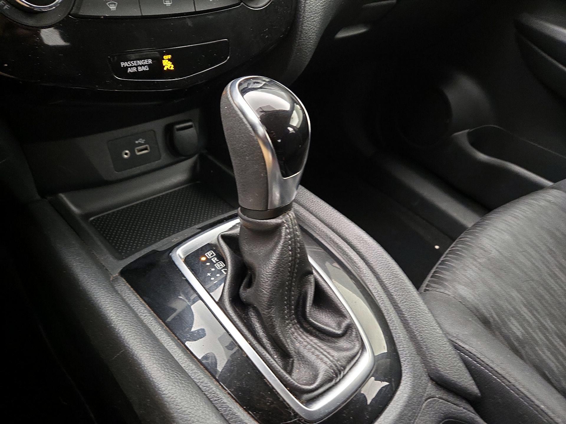 Thumbnail: 2018 Nissan Rogue - 17