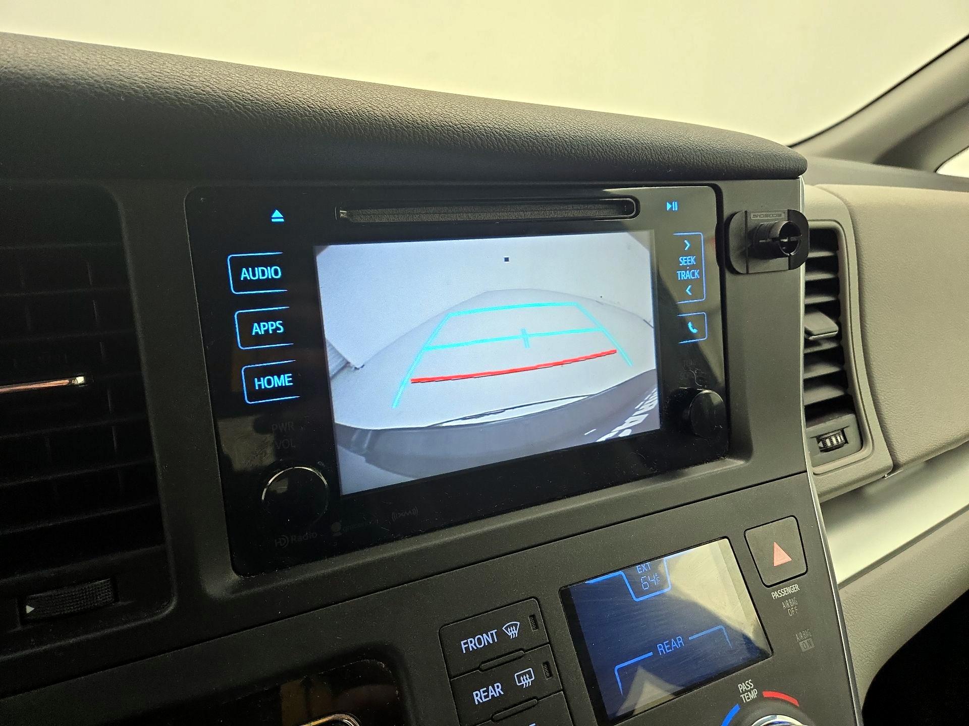 Thumbnail: 2017 Toyota Sienna - 14