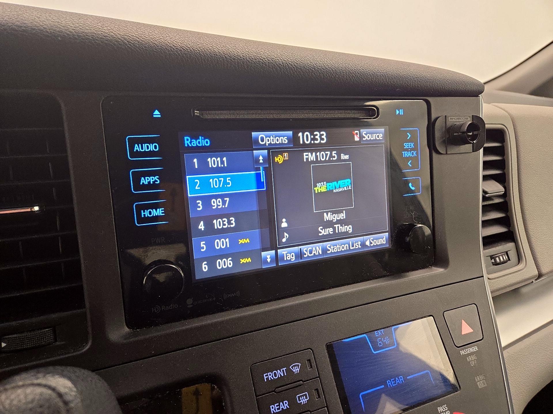 Thumbnail: 2017 Toyota Sienna - 15