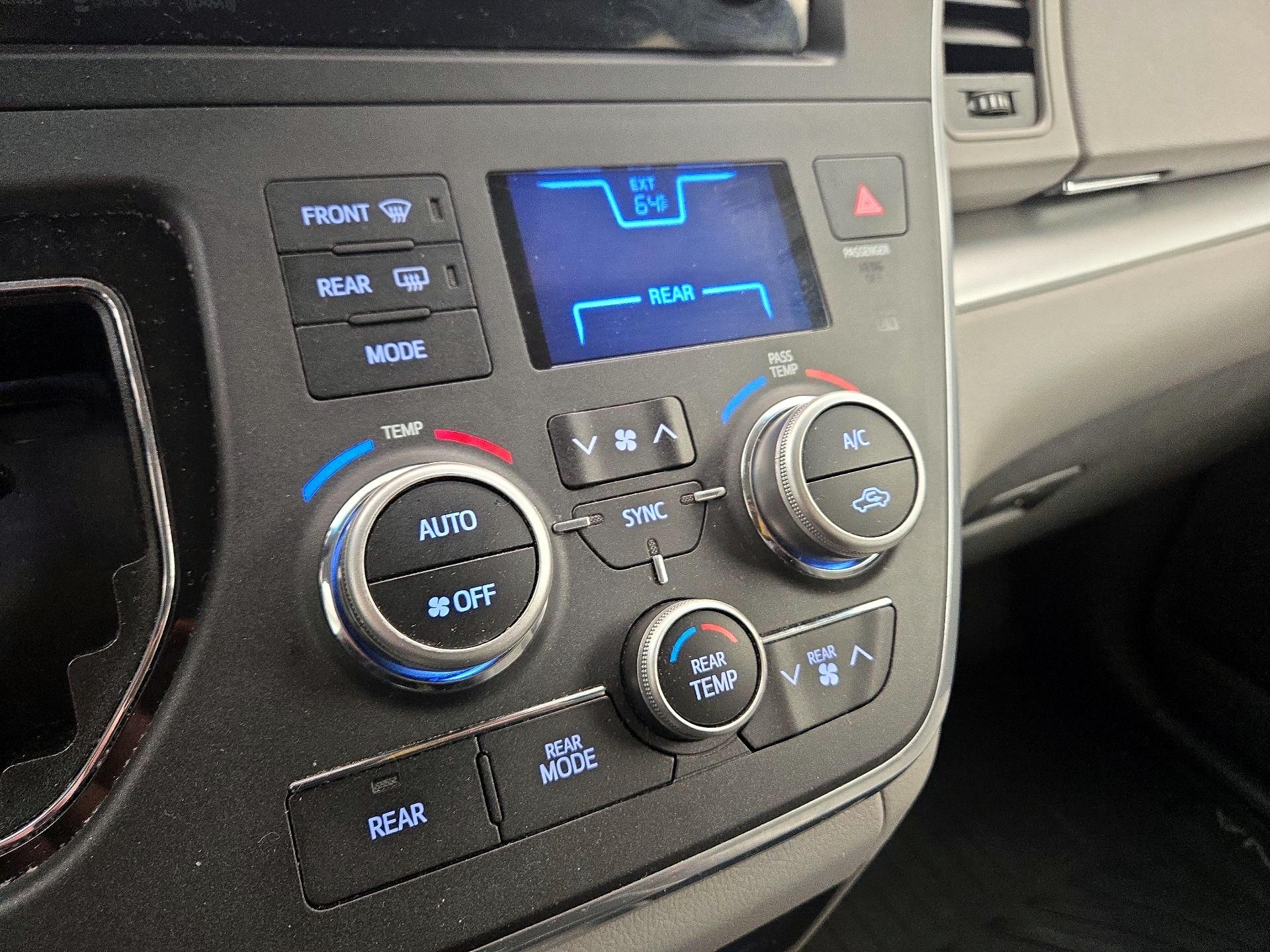 Thumbnail: 2017 Toyota Sienna - 16