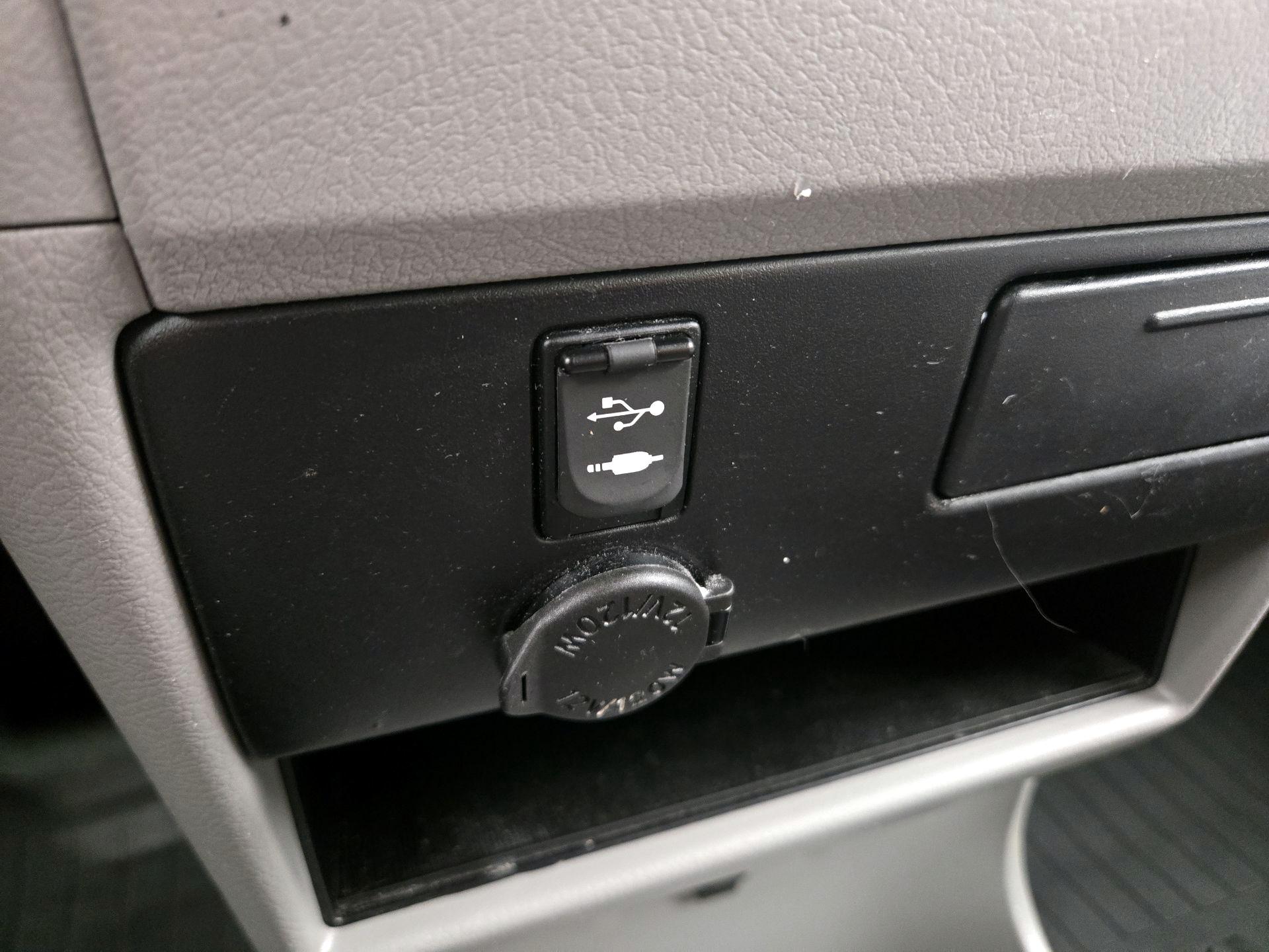 Thumbnail: 2017 Toyota Sienna - 18