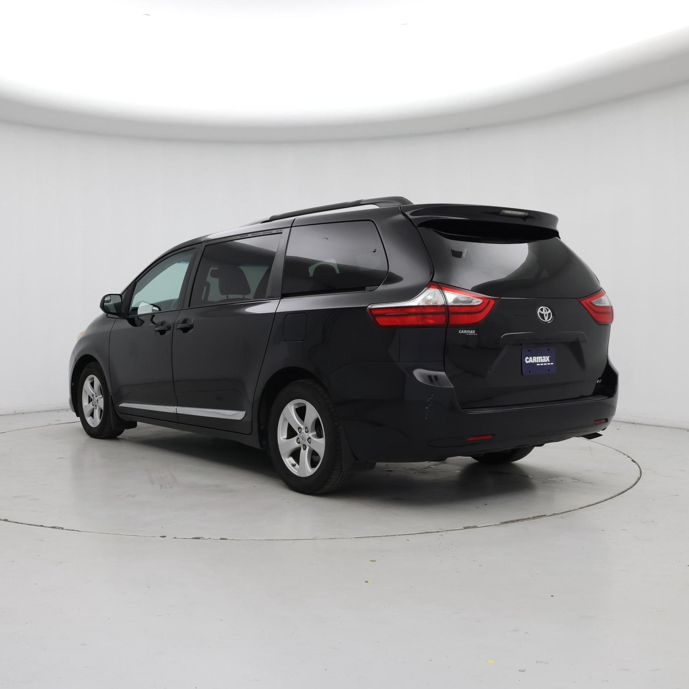 Thumbnail: 2017 Toyota Sienna - 2