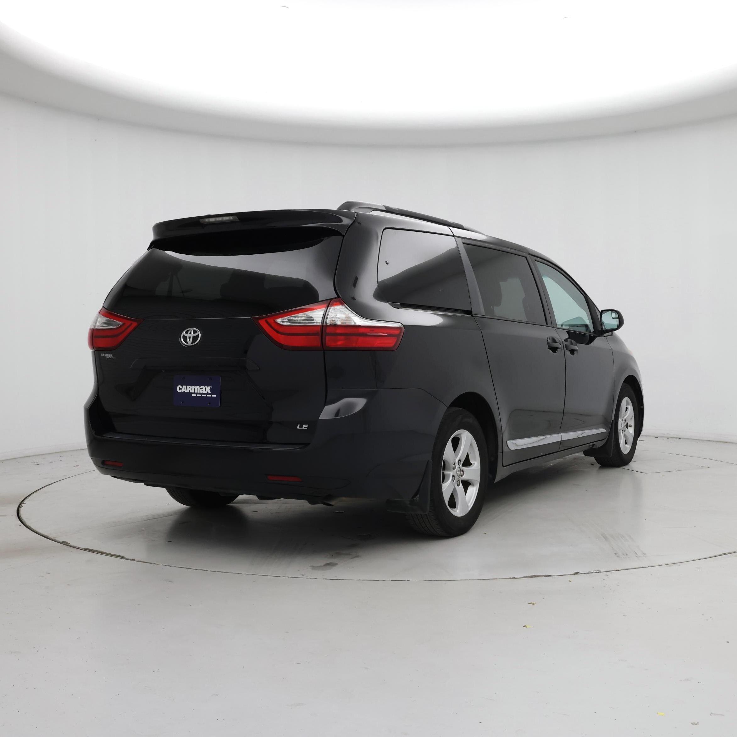 Thumbnail: 2017 Toyota Sienna - 8