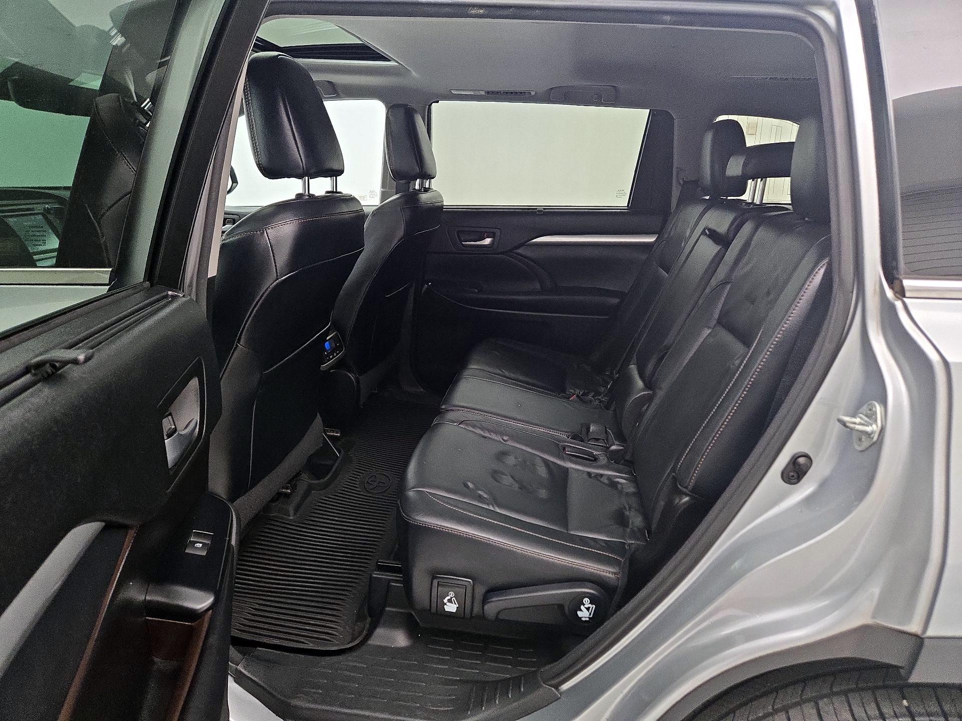 Thumbnail: 2017 Toyota Highlander - 20