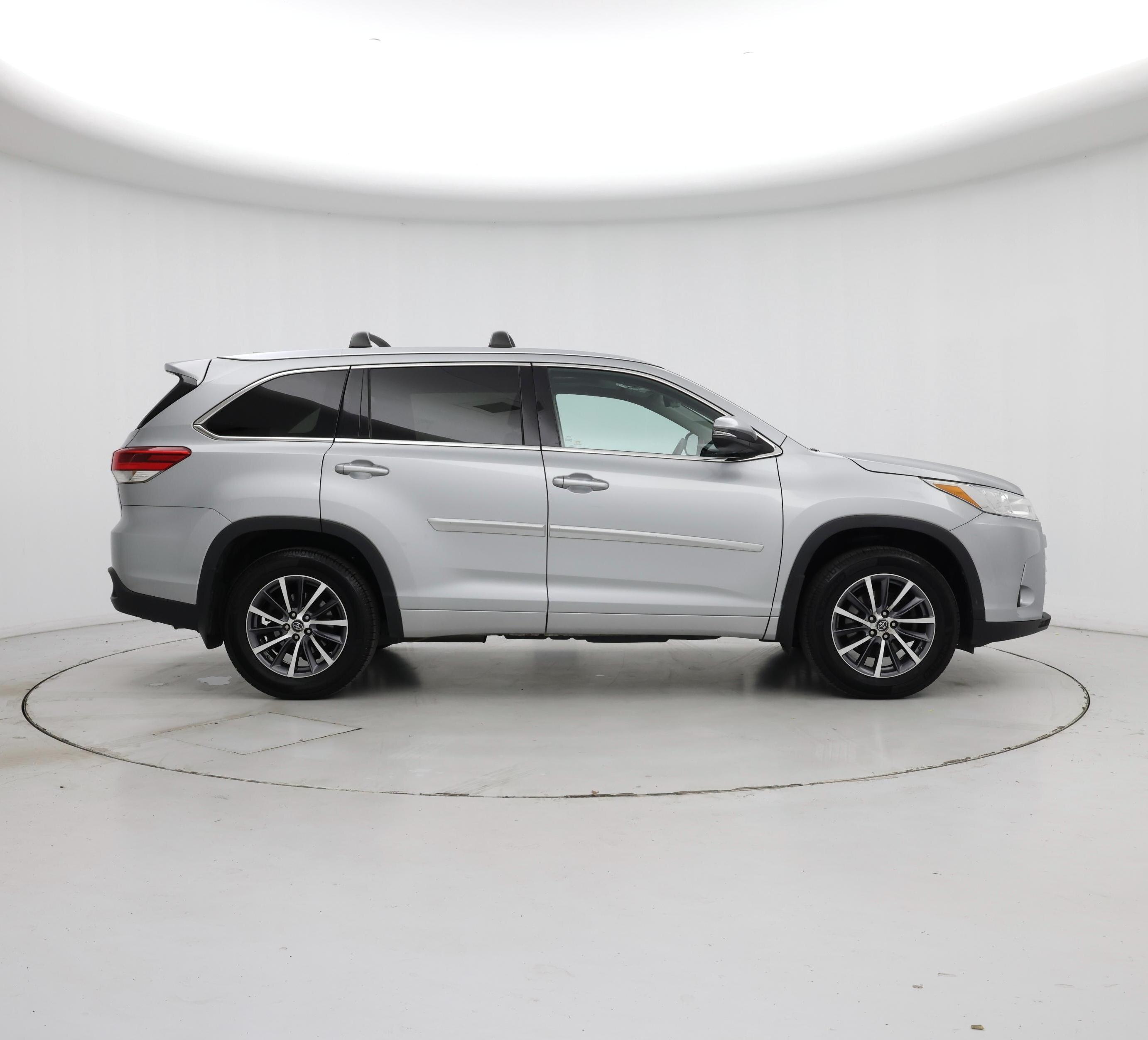 Thumbnail: 2017 Toyota Highlander - 7