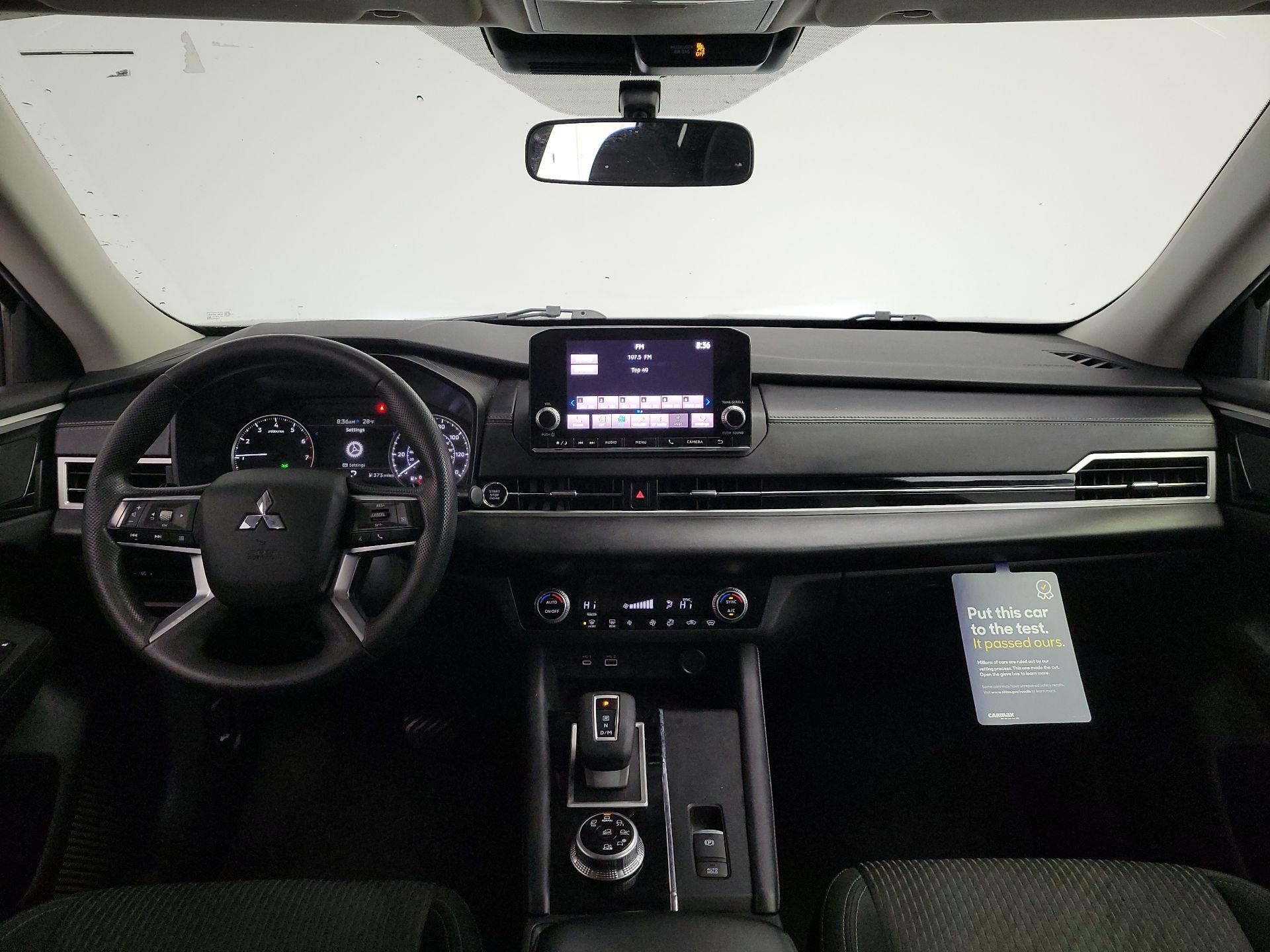 Thumbnail: 2023 Mitsubishi Outlander - 9