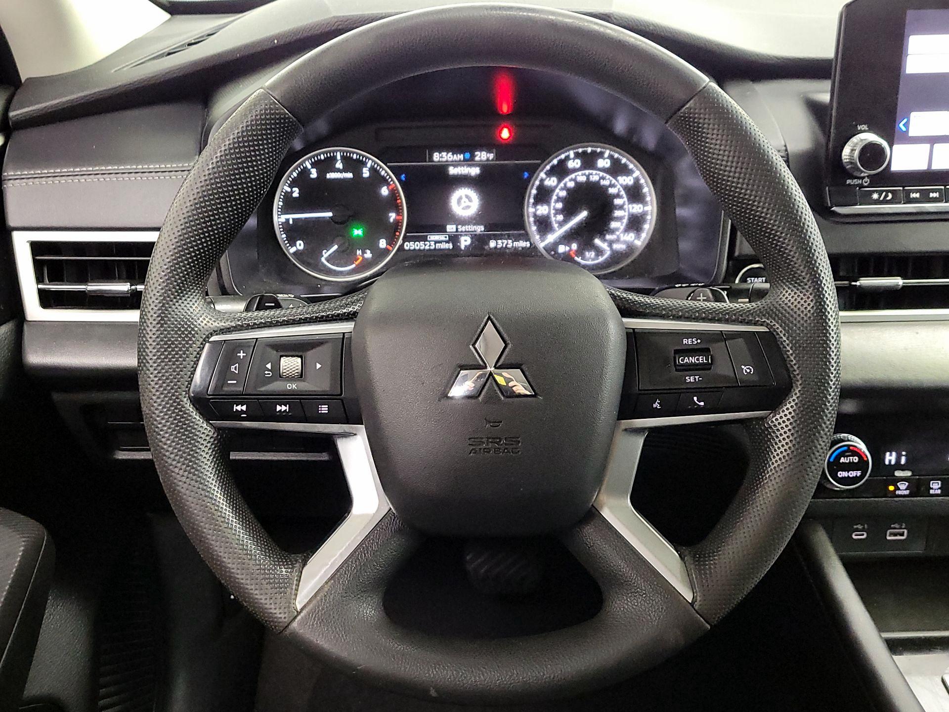 Thumbnail: 2023 Mitsubishi Outlander - 10