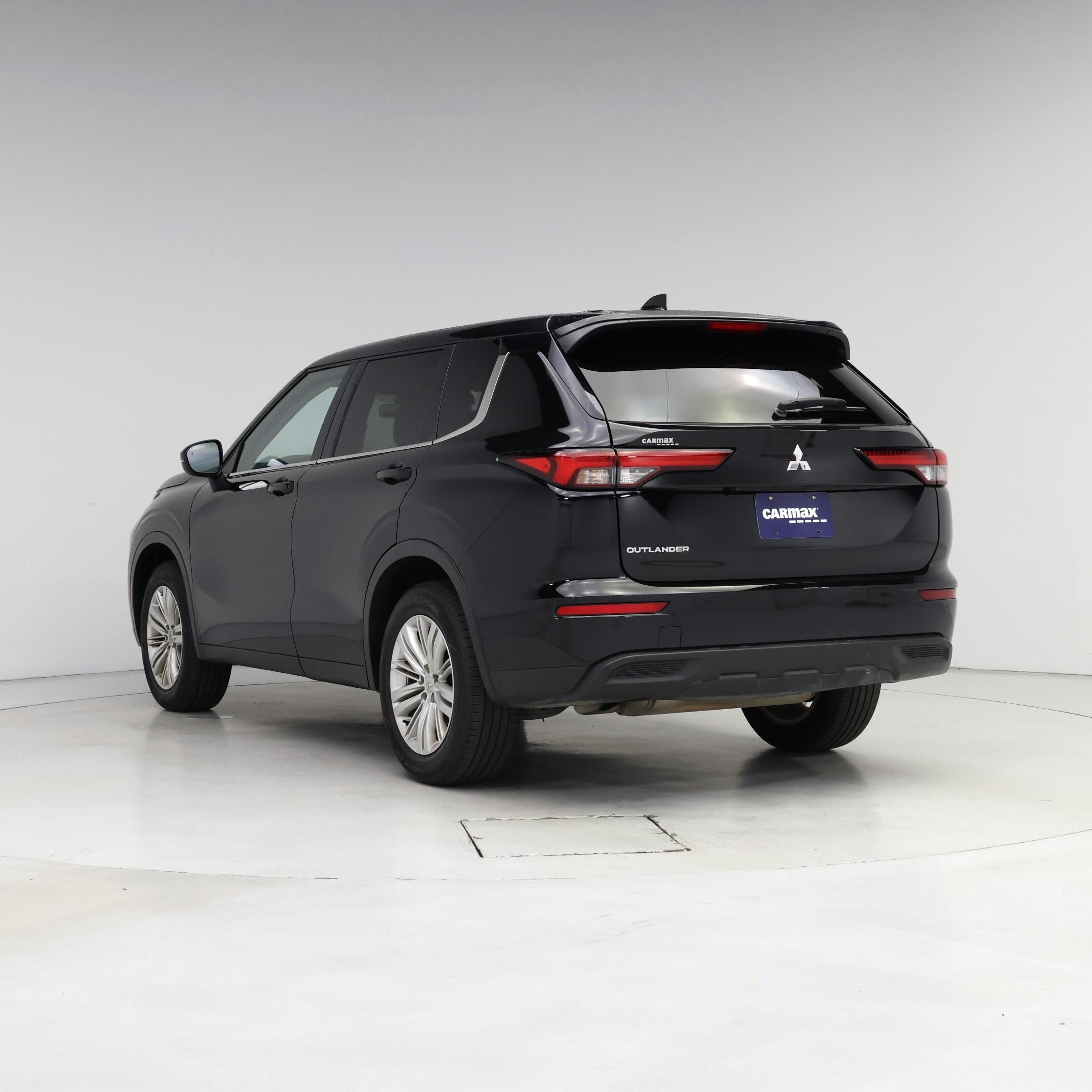 Thumbnail: 2023 Mitsubishi Outlander - 2