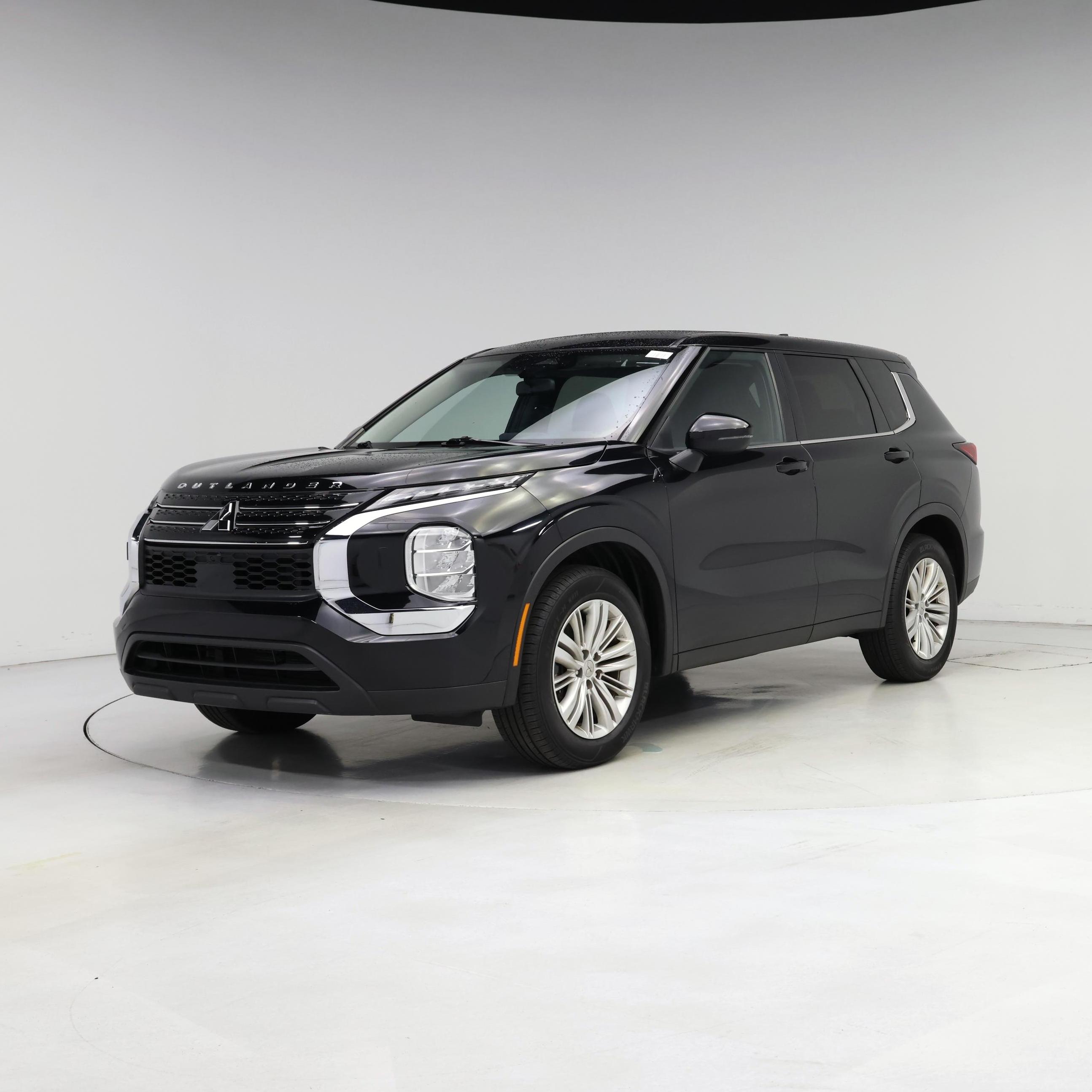 Thumbnail: 2023 Mitsubishi Outlander - 4