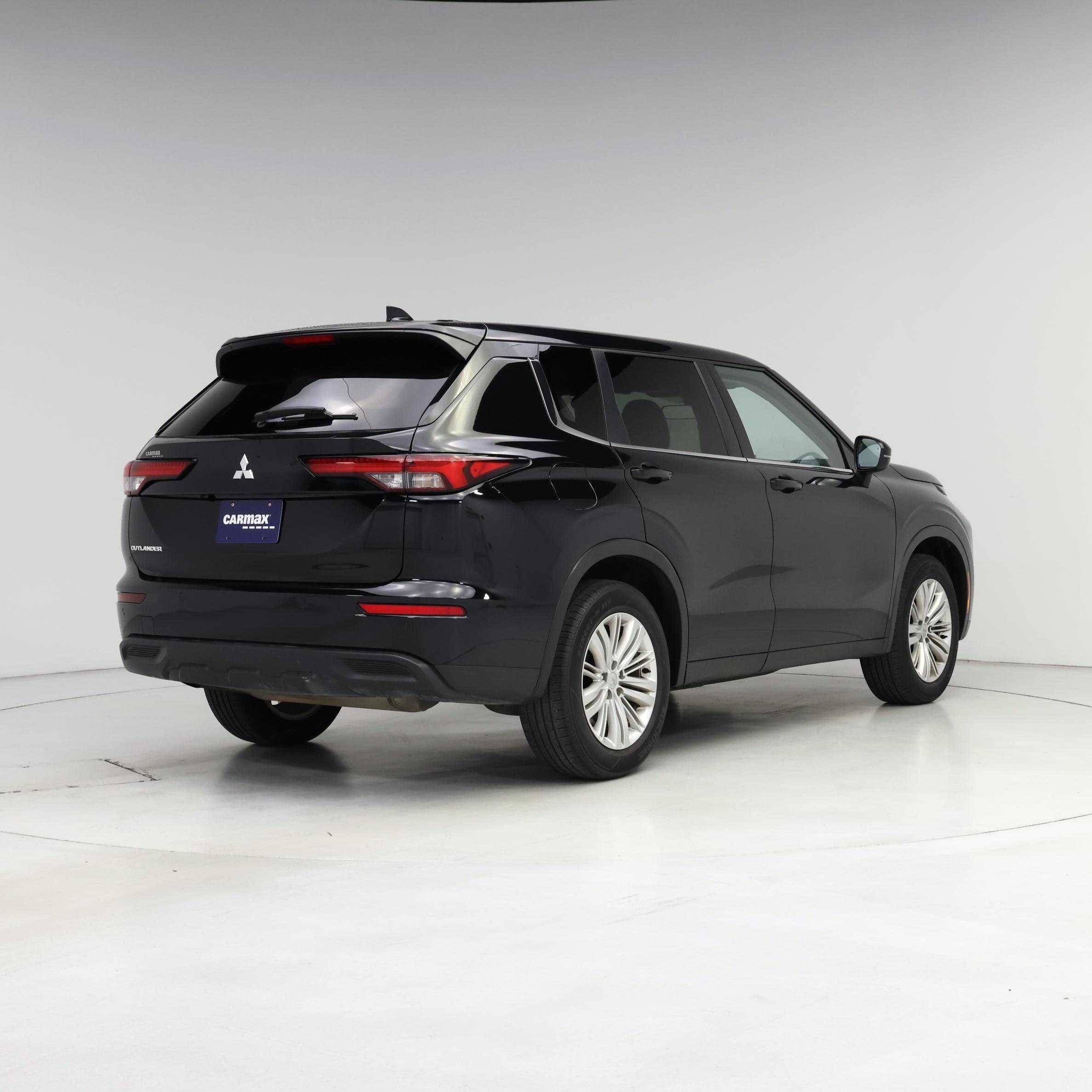 Thumbnail: 2023 Mitsubishi Outlander - 8