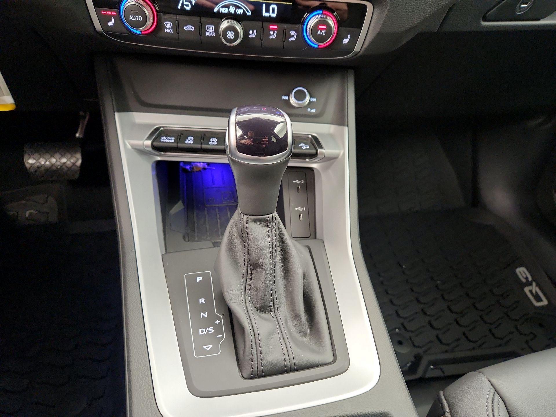 Thumbnail: 2022 Audi Q3 - 16