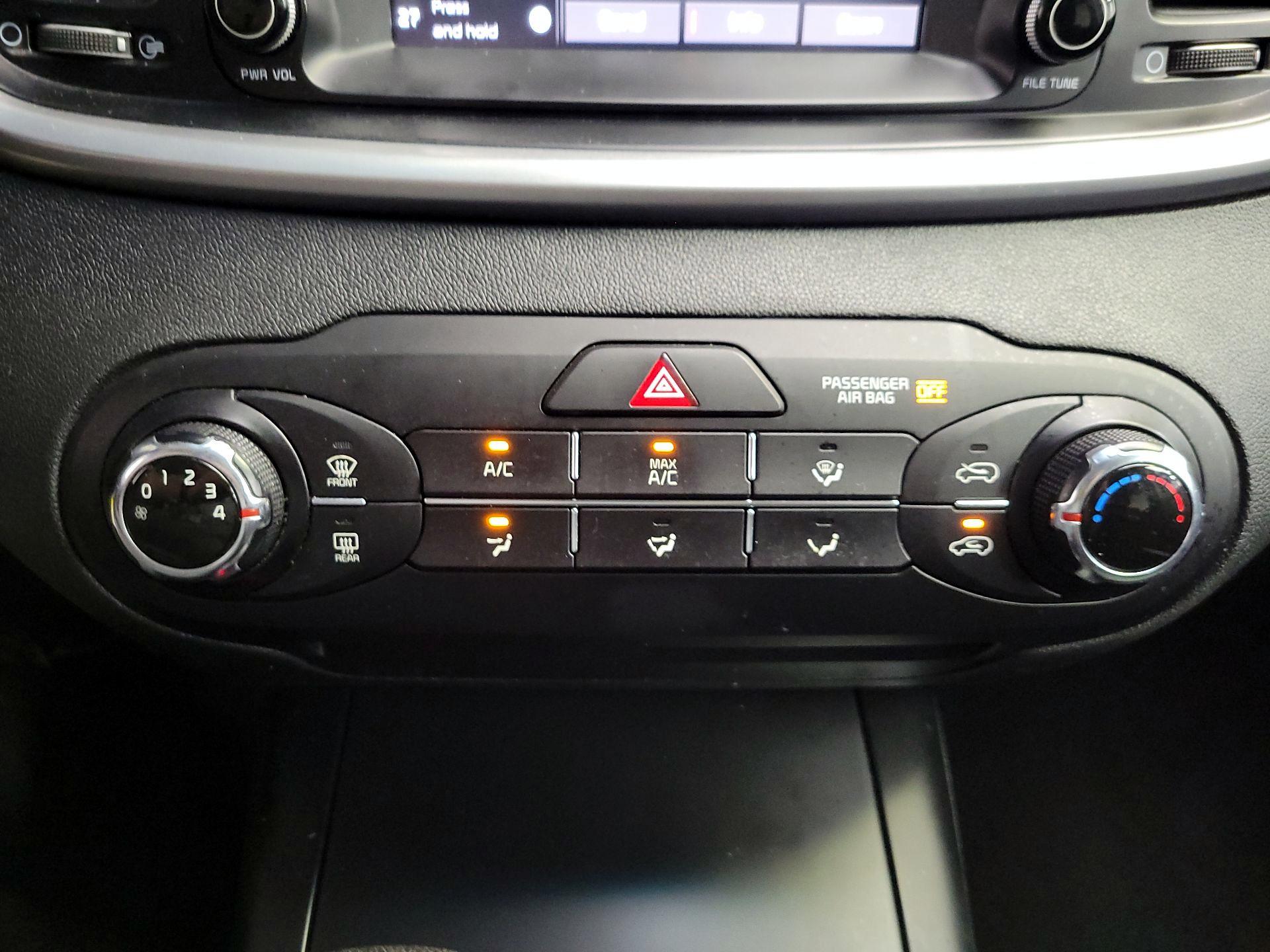 Thumbnail: 2020 Kia Sorento - 16