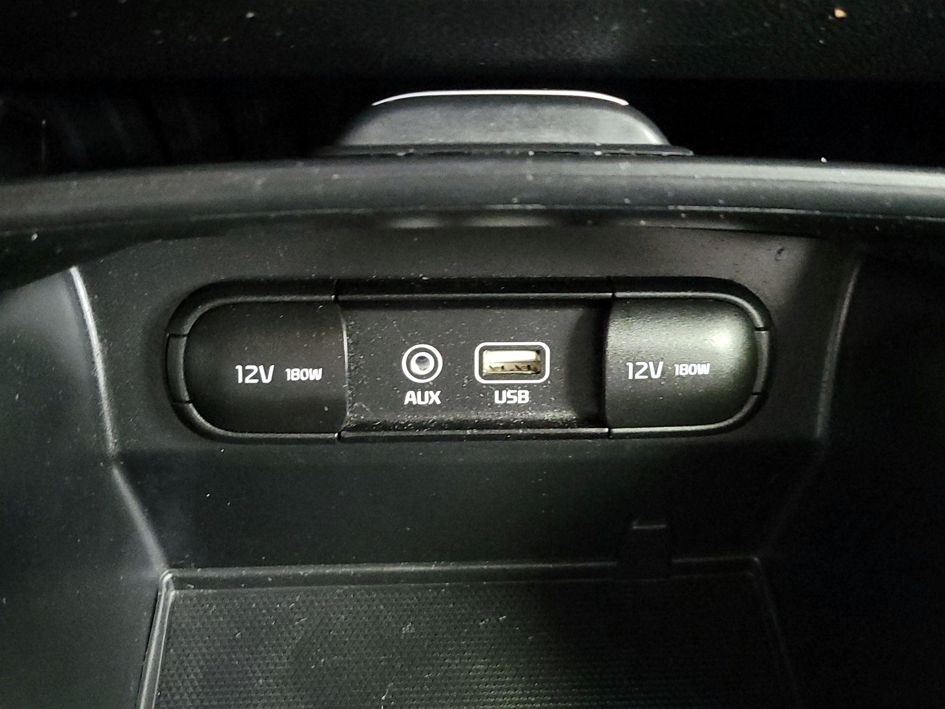 Thumbnail: 2020 Kia Sorento - 18