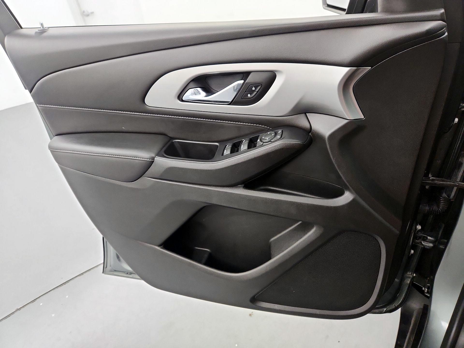 Thumbnail: 2022 Chevrolet Traverse - 12