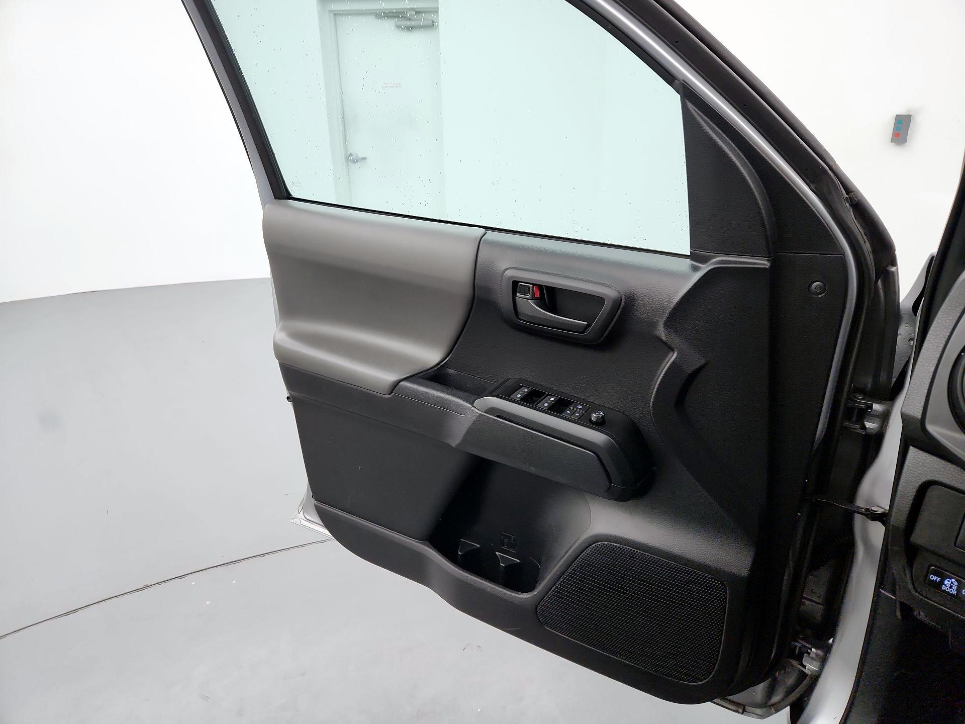 Thumbnail: 2021 Toyota Tacoma - 12