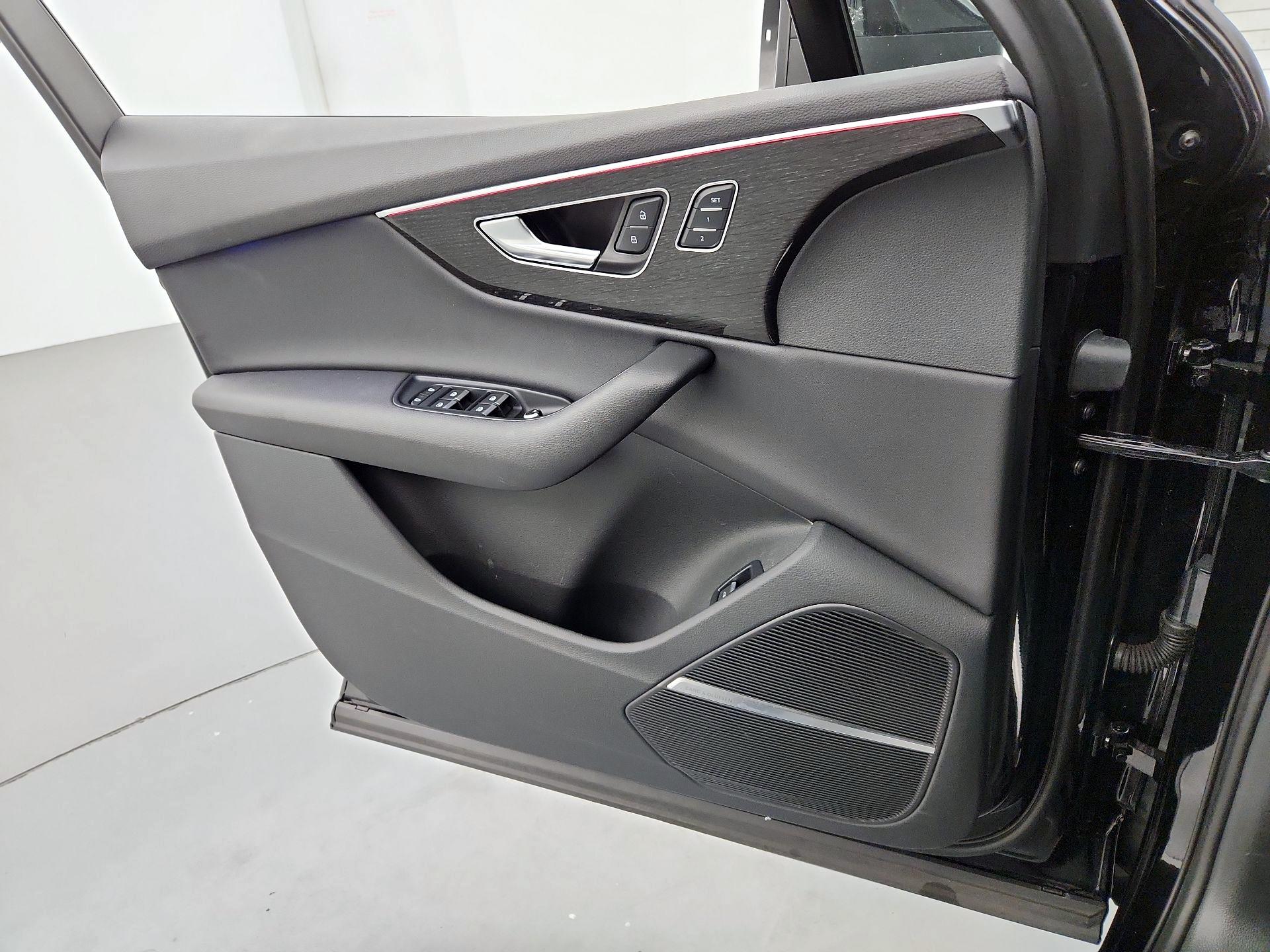 Thumbnail: 2022 Audi Q7 - 12