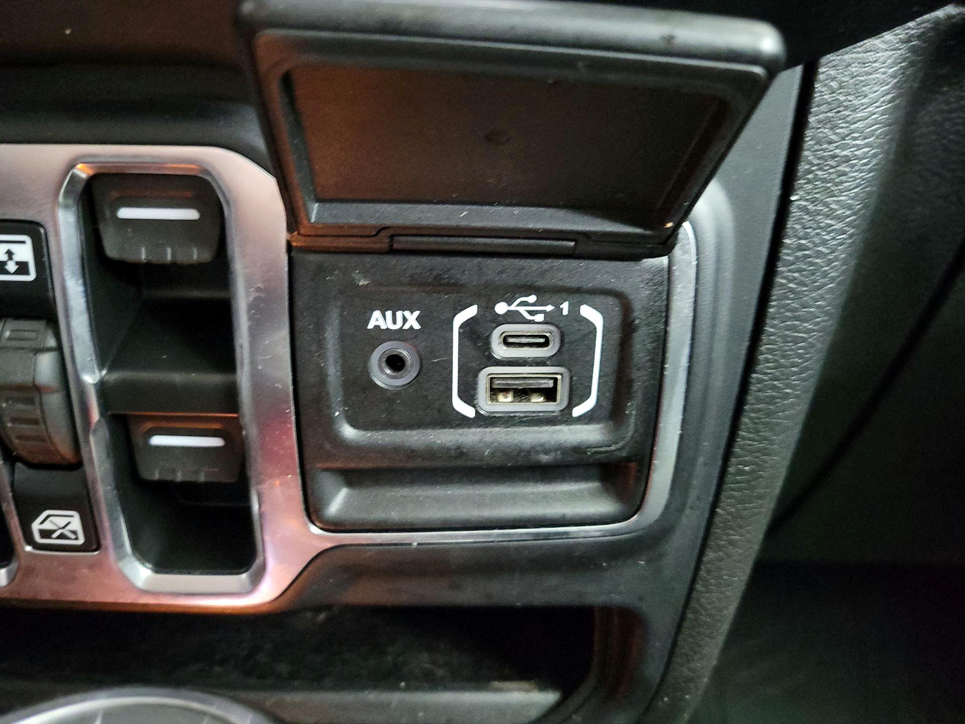 Thumbnail: 2022 Jeep Wrangler - 19