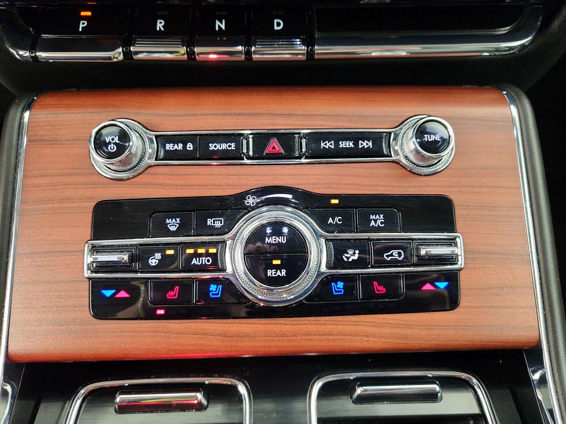 Thumbnail: 2022 Lincoln Aviator - 17