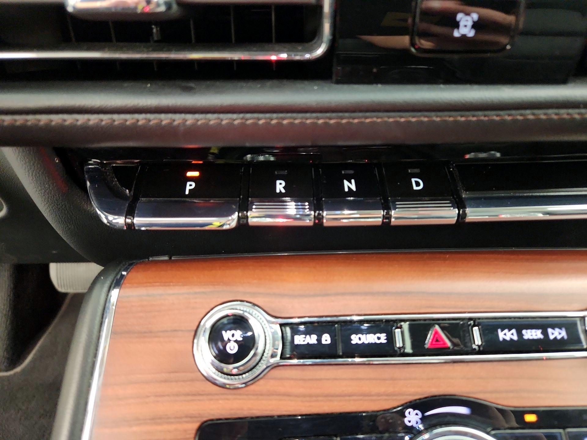 Thumbnail: 2022 Lincoln Aviator - 18