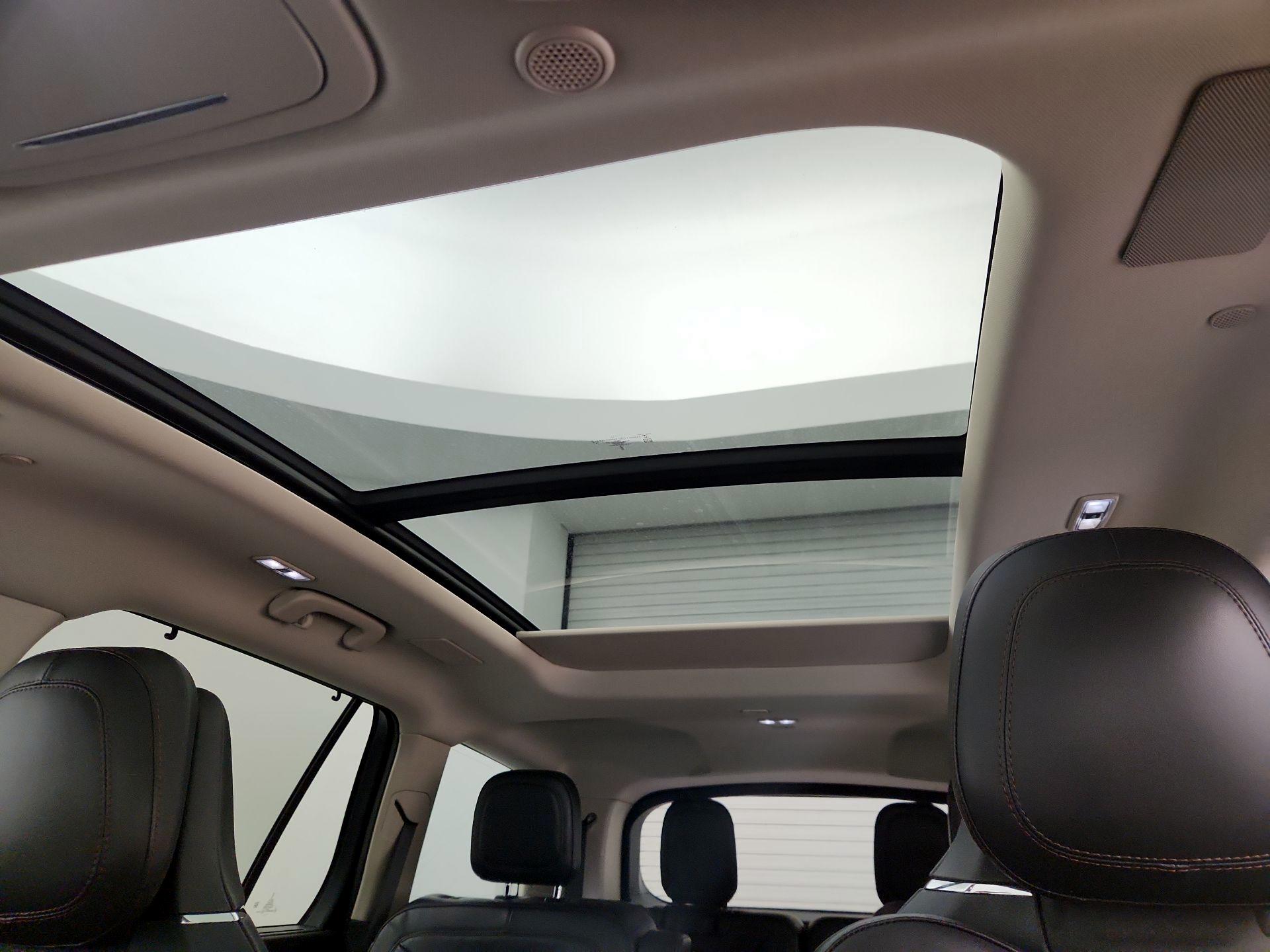 Thumbnail: 2022 Lincoln Aviator - 20