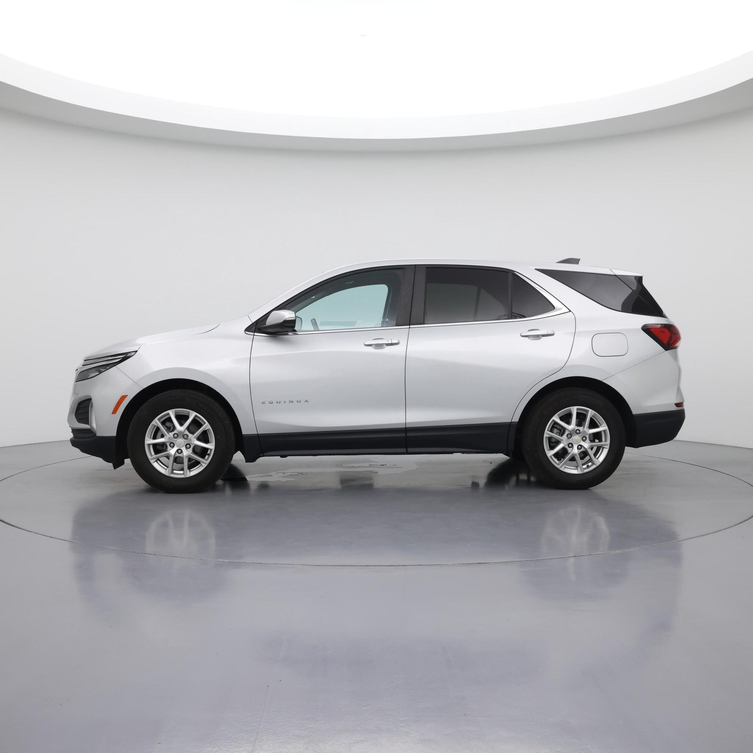 Thumbnail: 2022 Chevrolet Equinox - 3